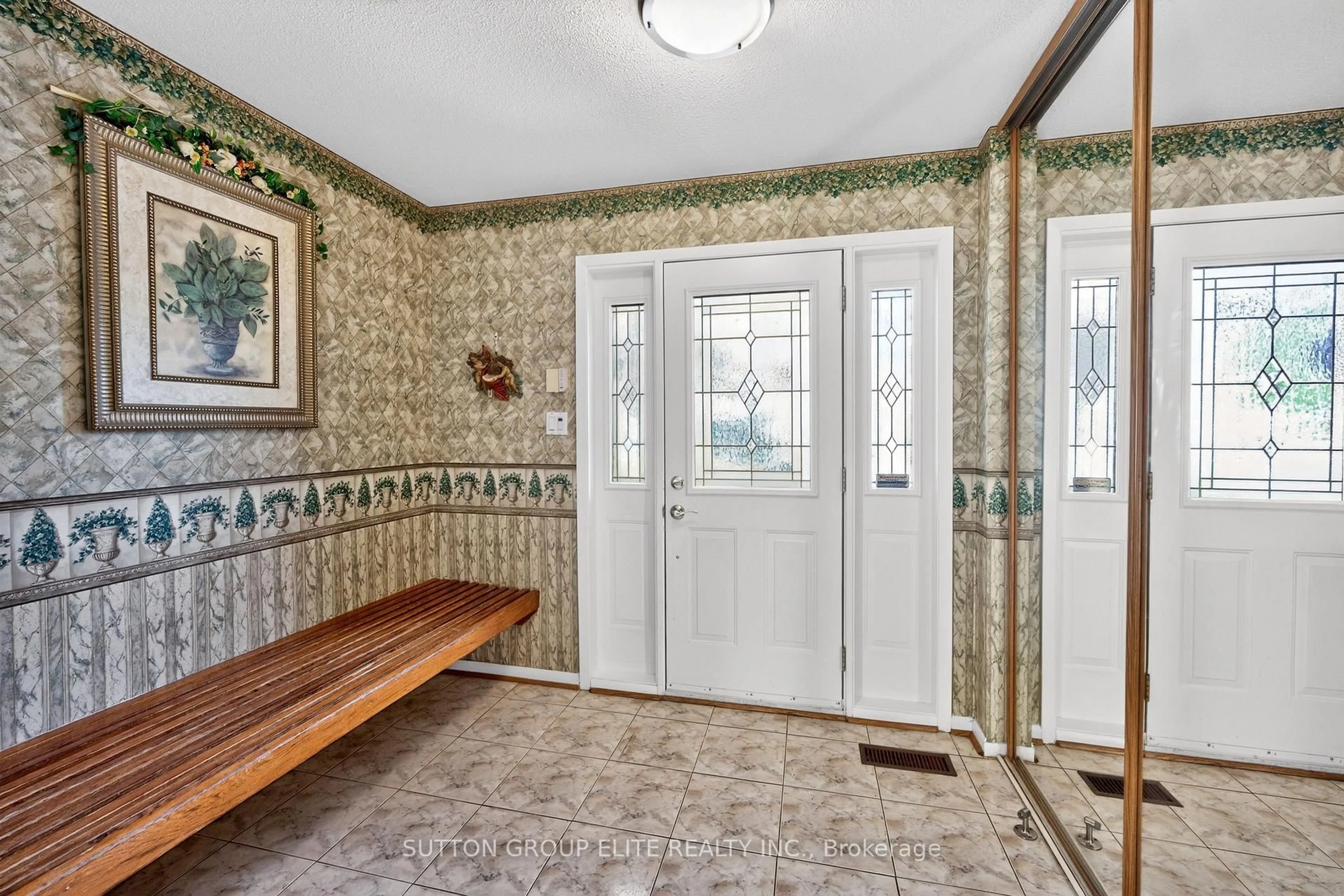 Indoor entryway for 1986 Spruce Hill Rd, Pickering Ontario L1V 3N8