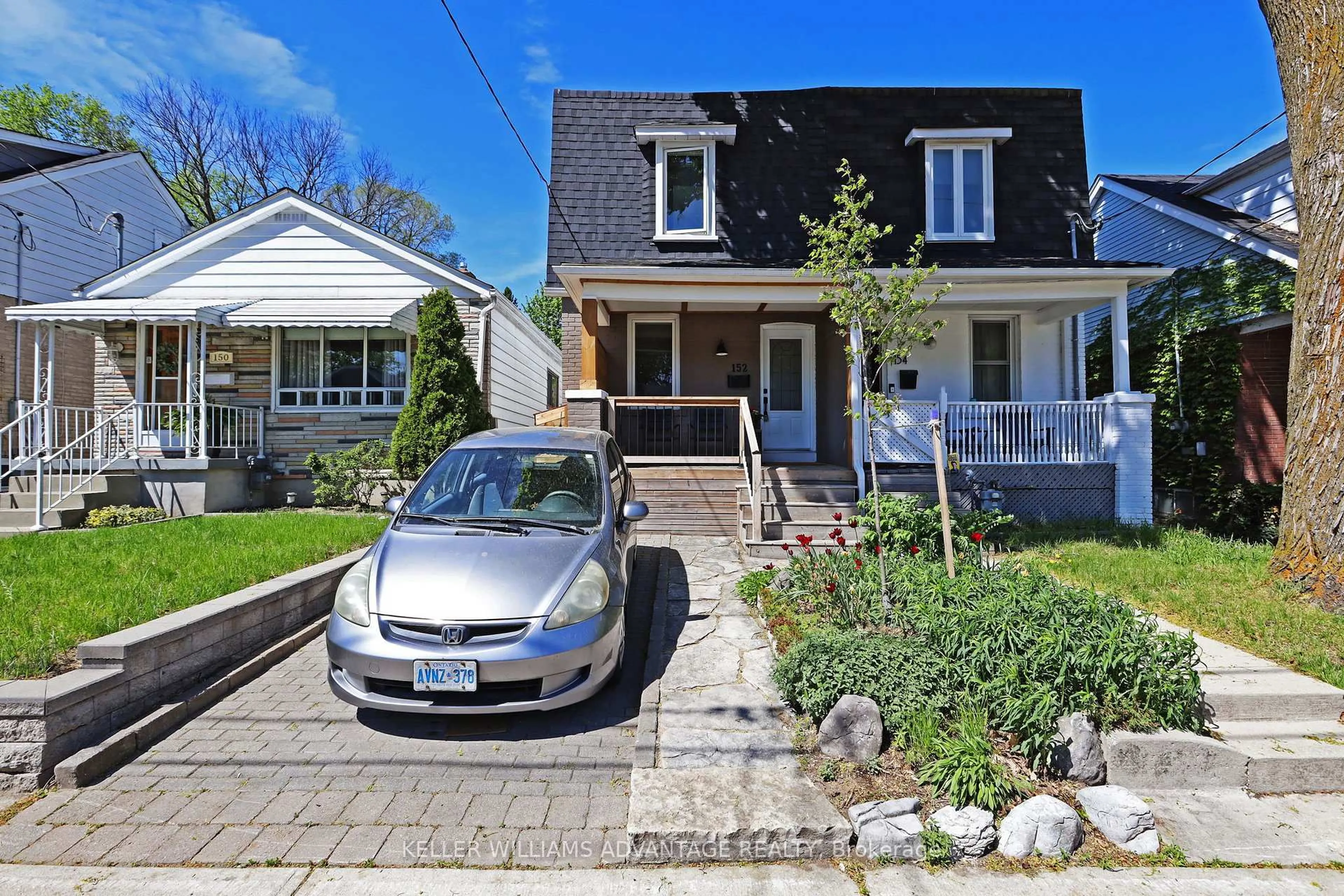 A pic from outside/outdoor area/front of a property/back of a property/a pic from drone, street for 152 King Edward Ave, Toronto Ontario M4C 5J8