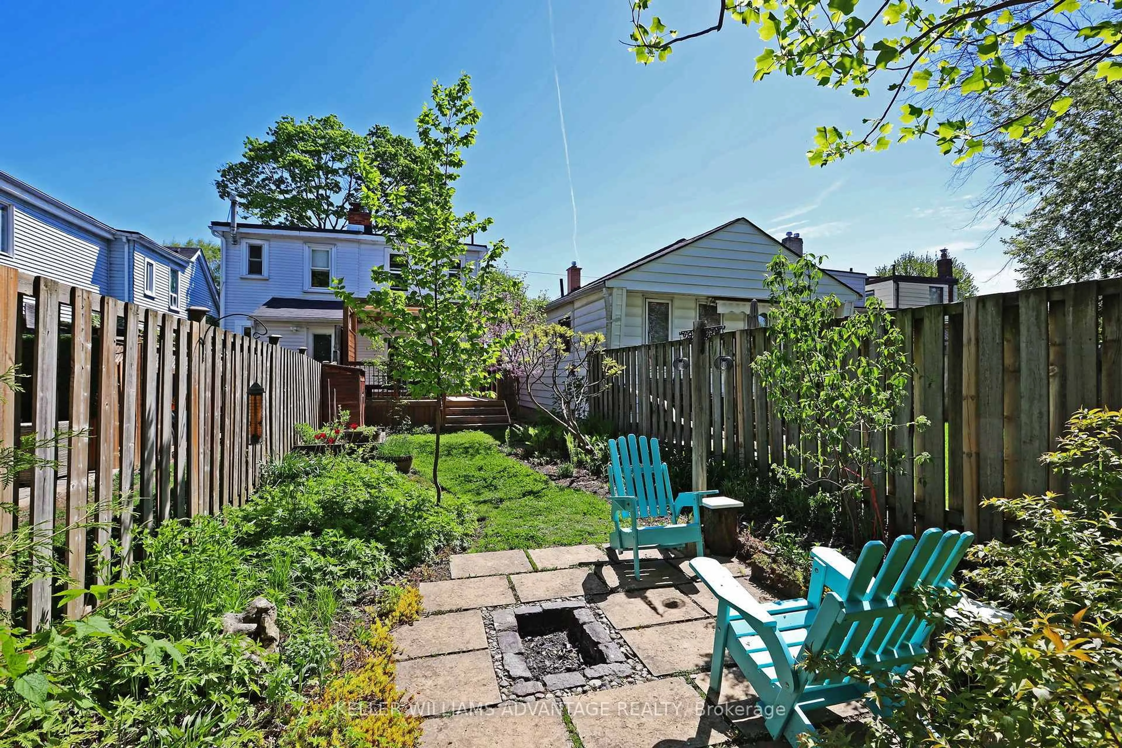 Patio, street for 152 King Edward Ave, Toronto Ontario M4C 5J8
