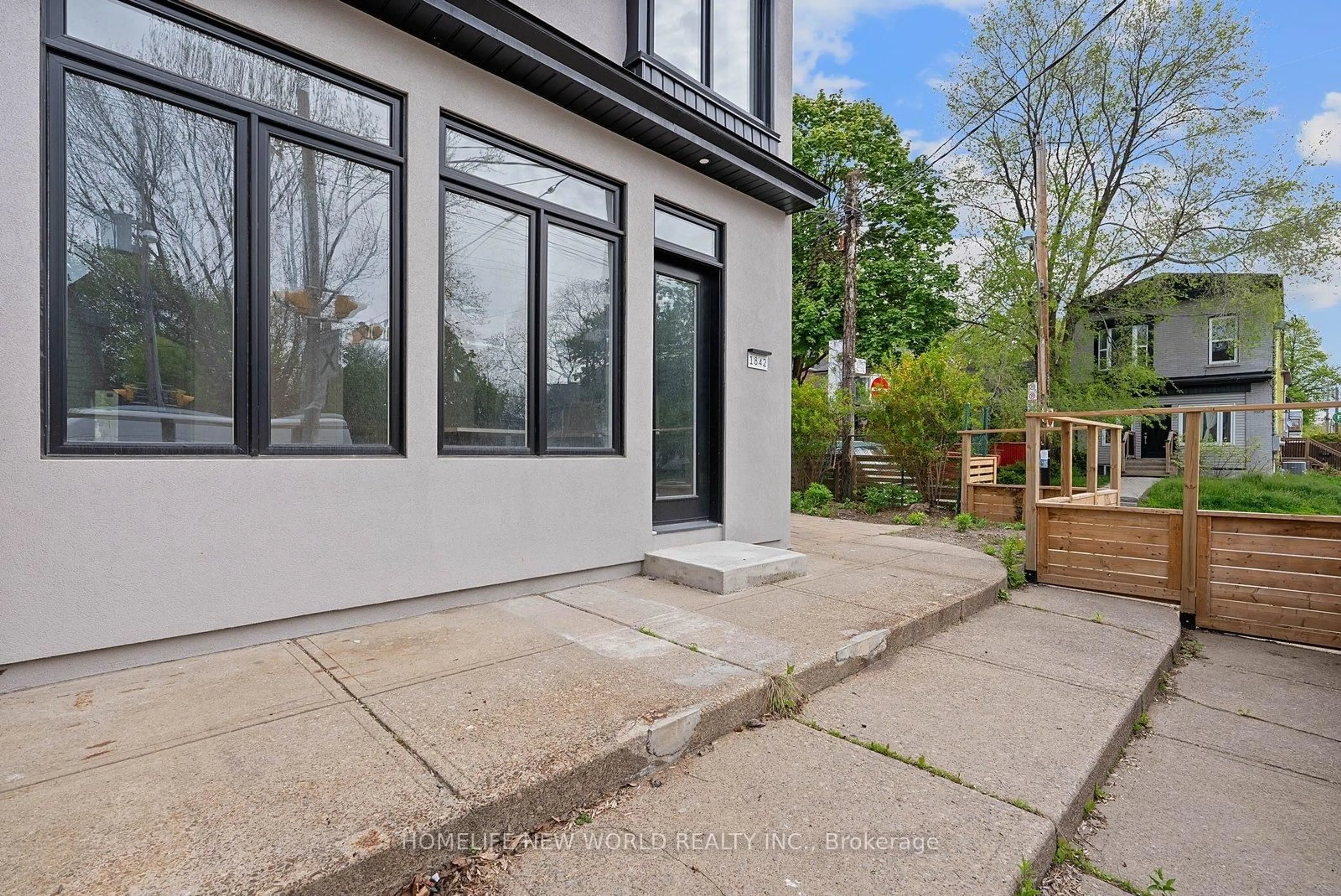 Patio, street for 1842 Dundas St, Toronto Ontario M4L 1M5
