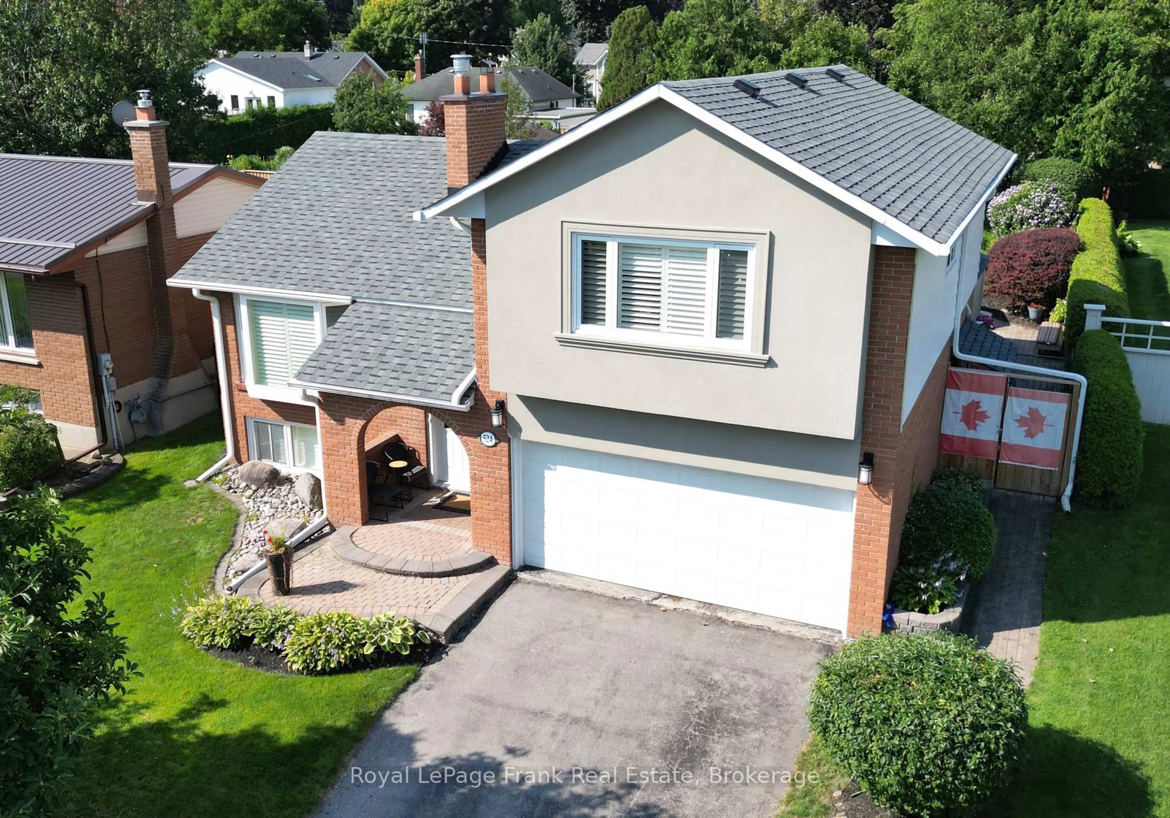 A pic from outside/outdoor area/front of a property/back of a property/a pic from drone, street for 524 Centre St, Whitby Ontario L1N 4T6