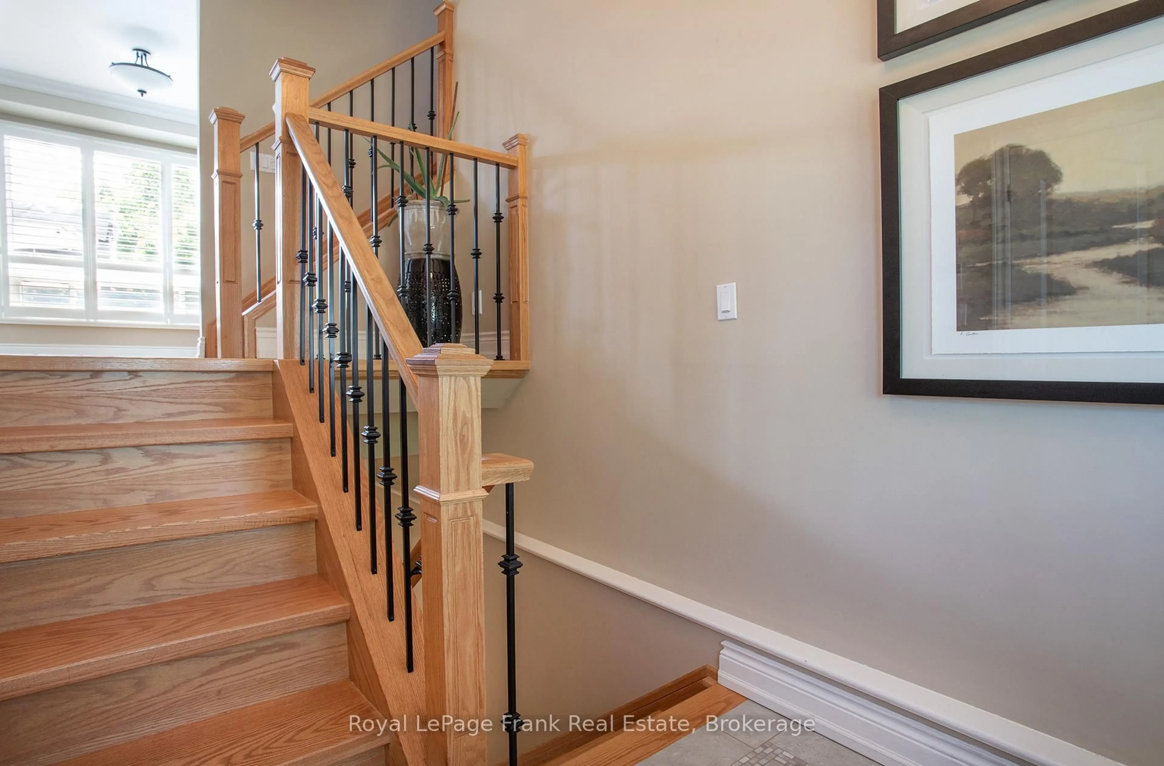 Unknown for 524 Centre St, Whitby Ontario L1N 4T6