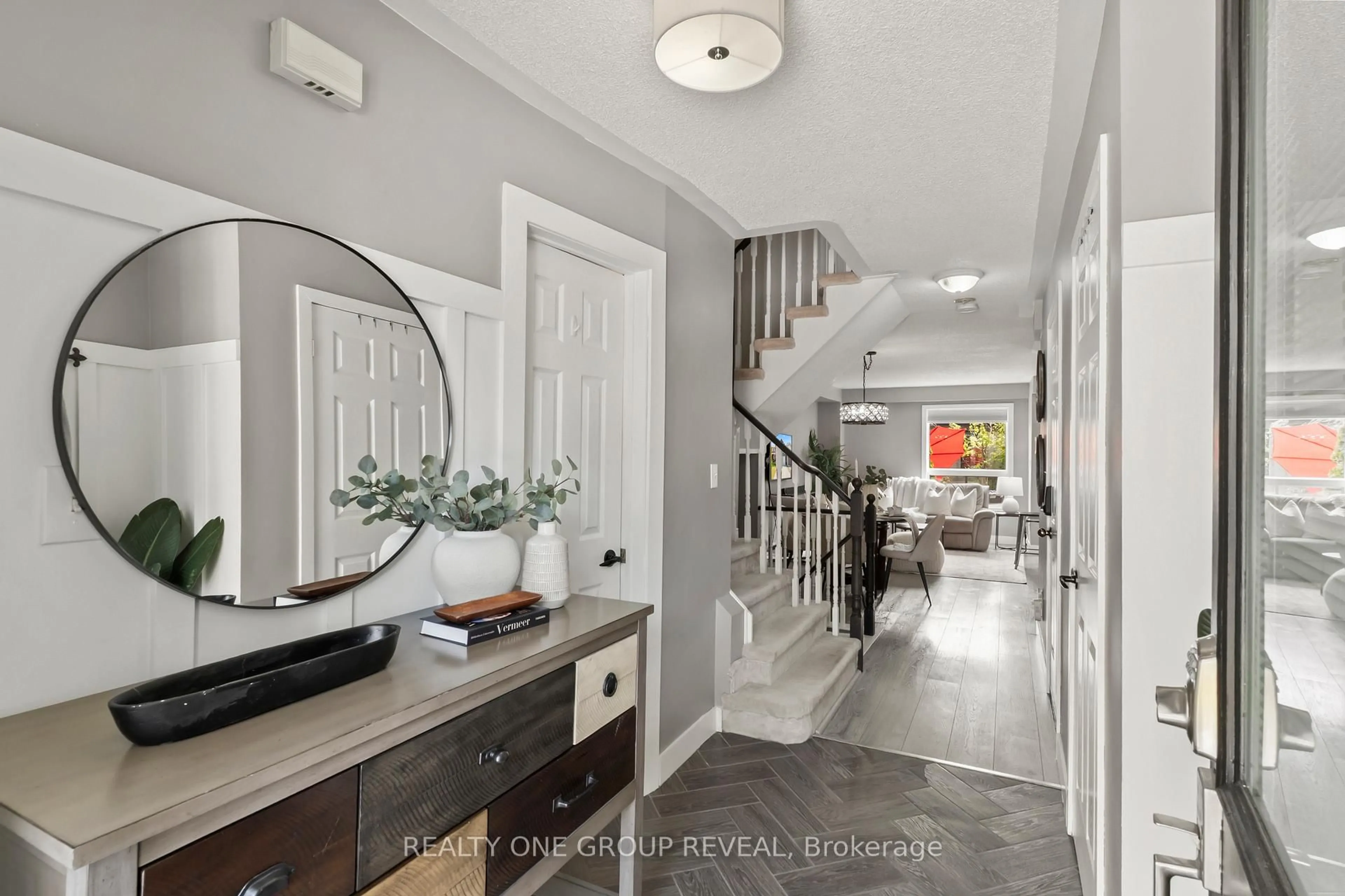 Indoor entryway for 77 Wilkins Cres, Clarington Ontario L1E 3B6
