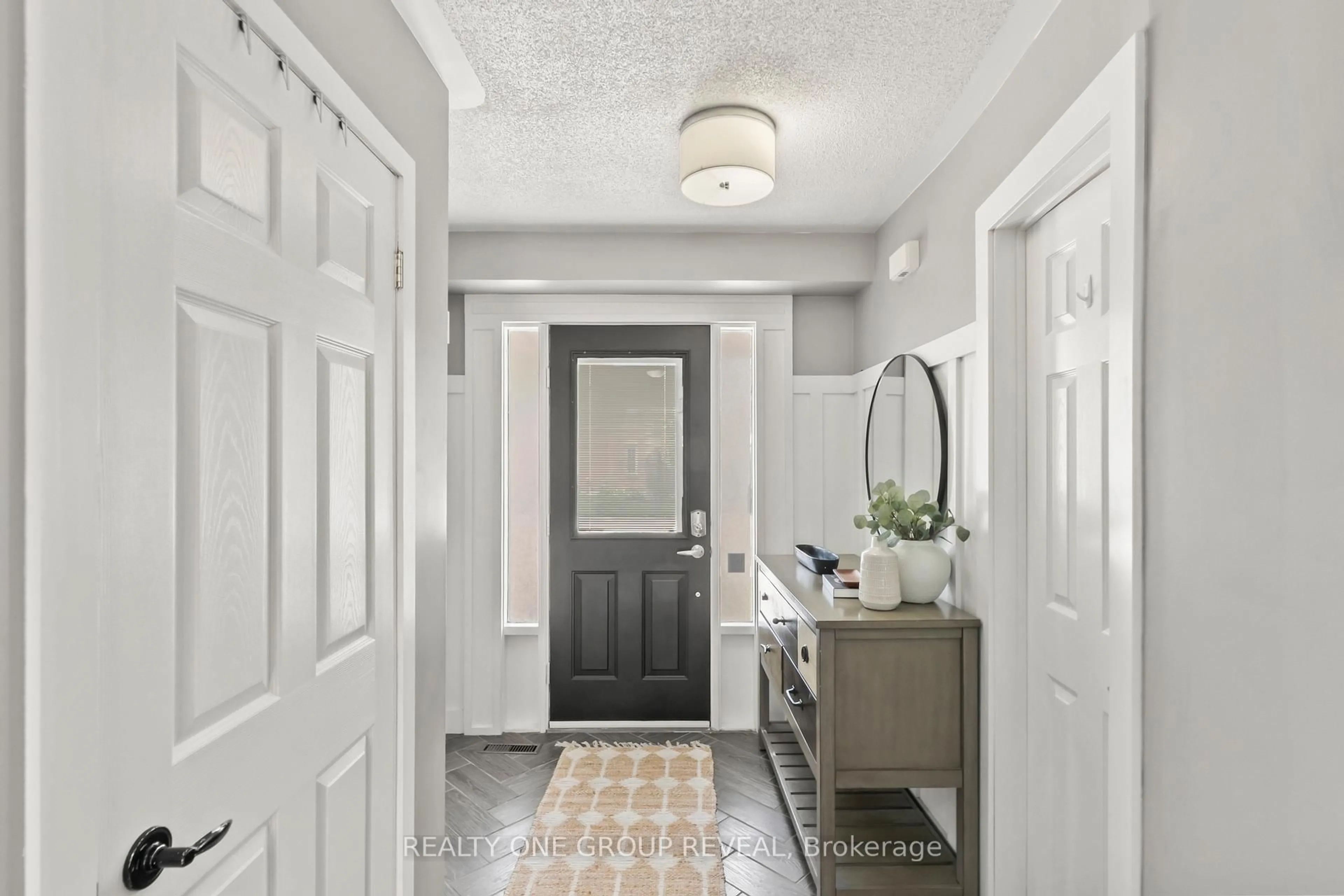 Indoor entryway for 77 Wilkins Cres, Clarington Ontario L1E 3B6