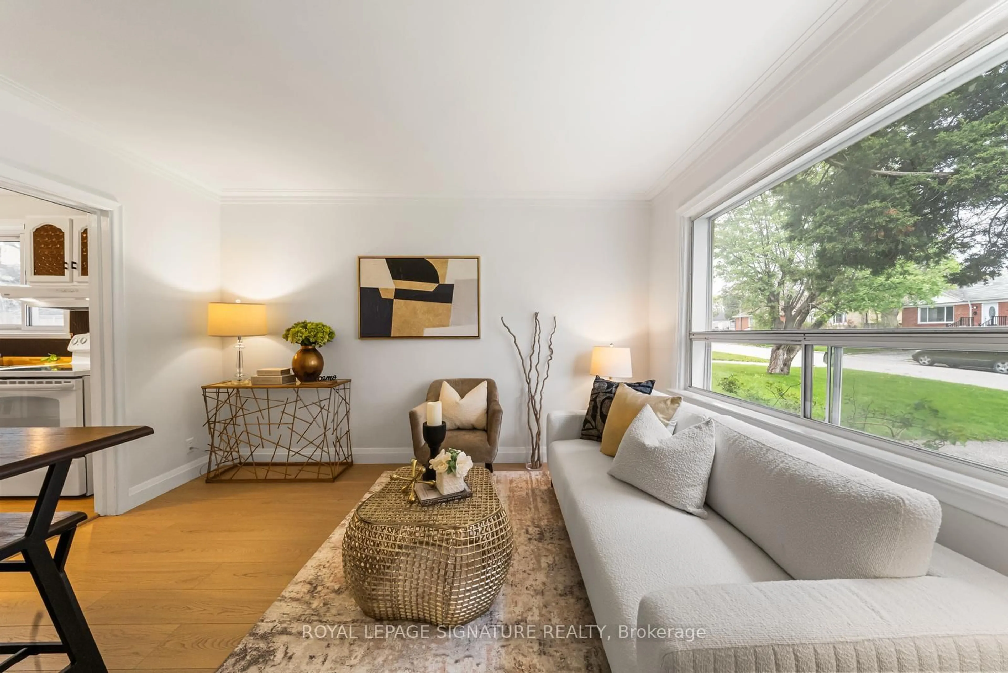 Living room with furniture, wood/laminate floor for 55 Boem Ave, Toronto Ontario M1R 3T4