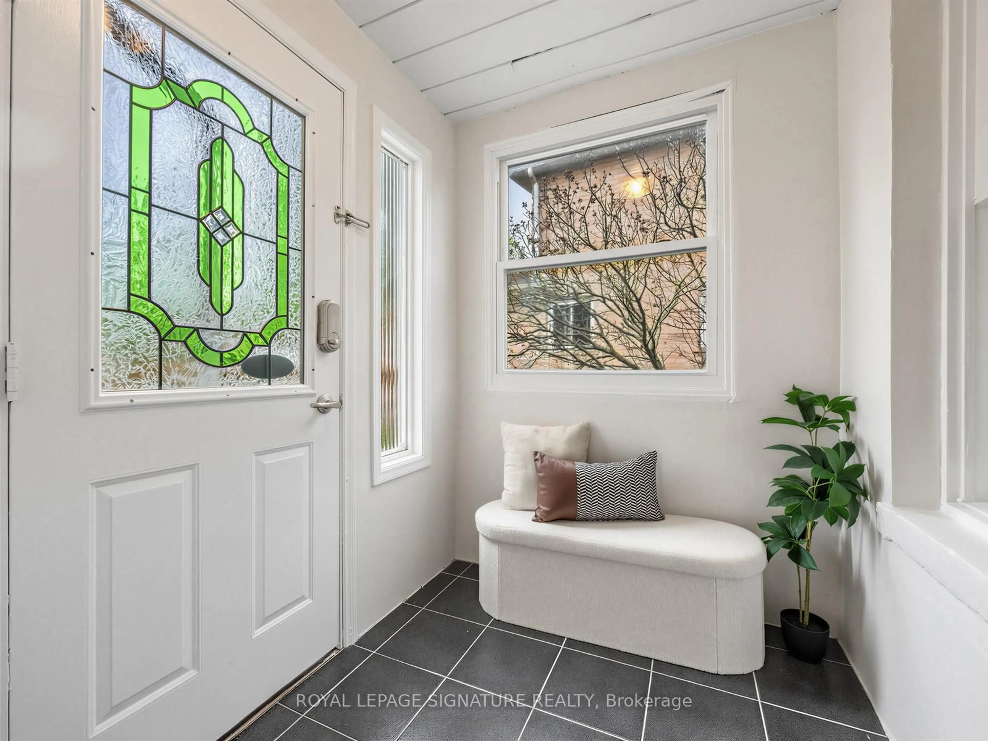 Indoor entryway for 16 Ventris Dr, Ajax Ontario L1T 1T9