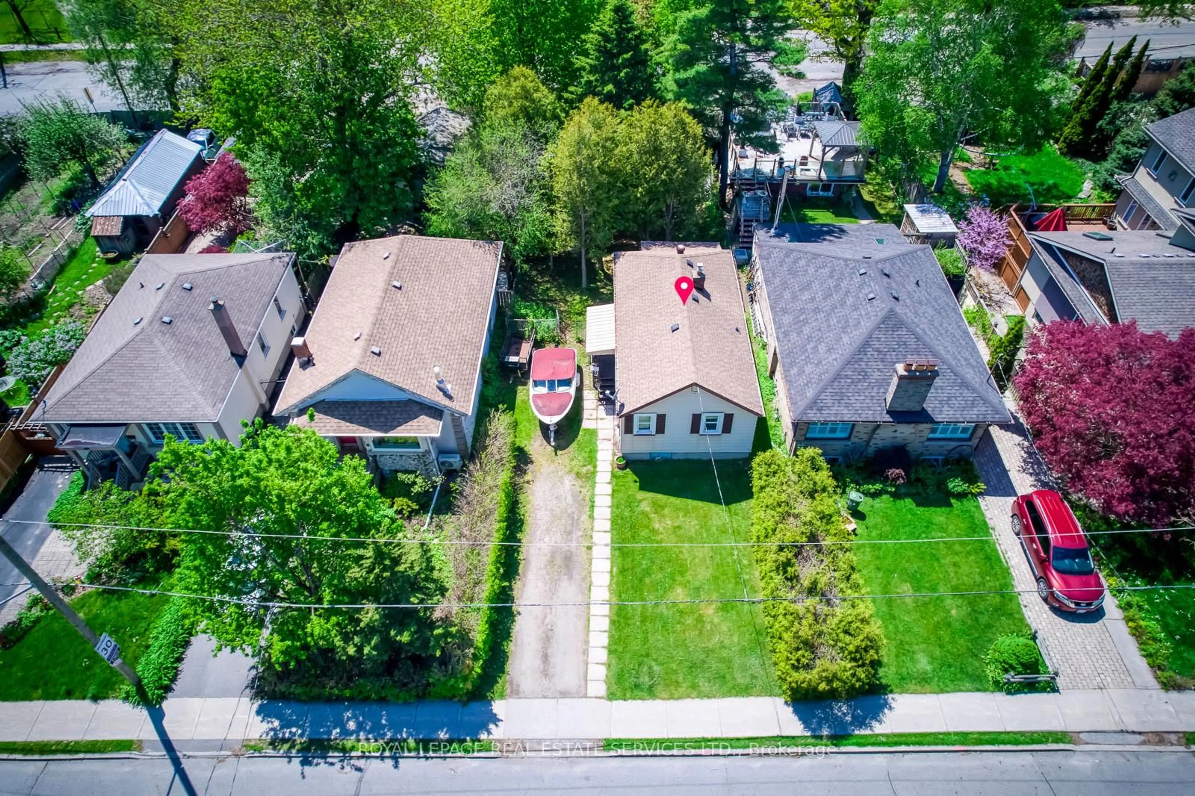 A pic from outside/outdoor area/front of a property/back of a property/a pic from drone, street for 10 Thatcher Ave, Toronto Ontario M1M 2M2