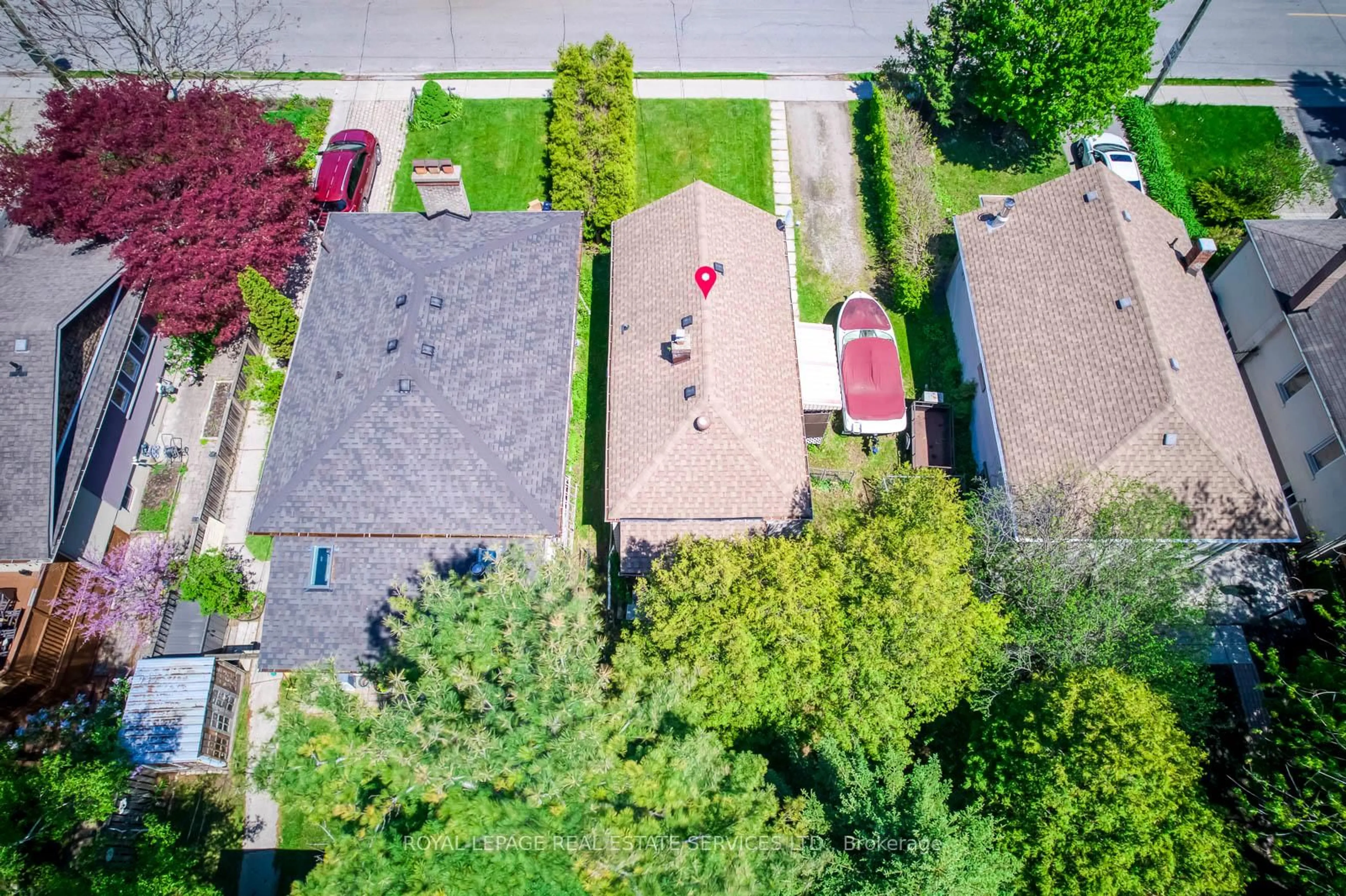 A pic from outside/outdoor area/front of a property/back of a property/a pic from drone, street for 10 Thatcher Ave, Toronto Ontario M1M 2M2