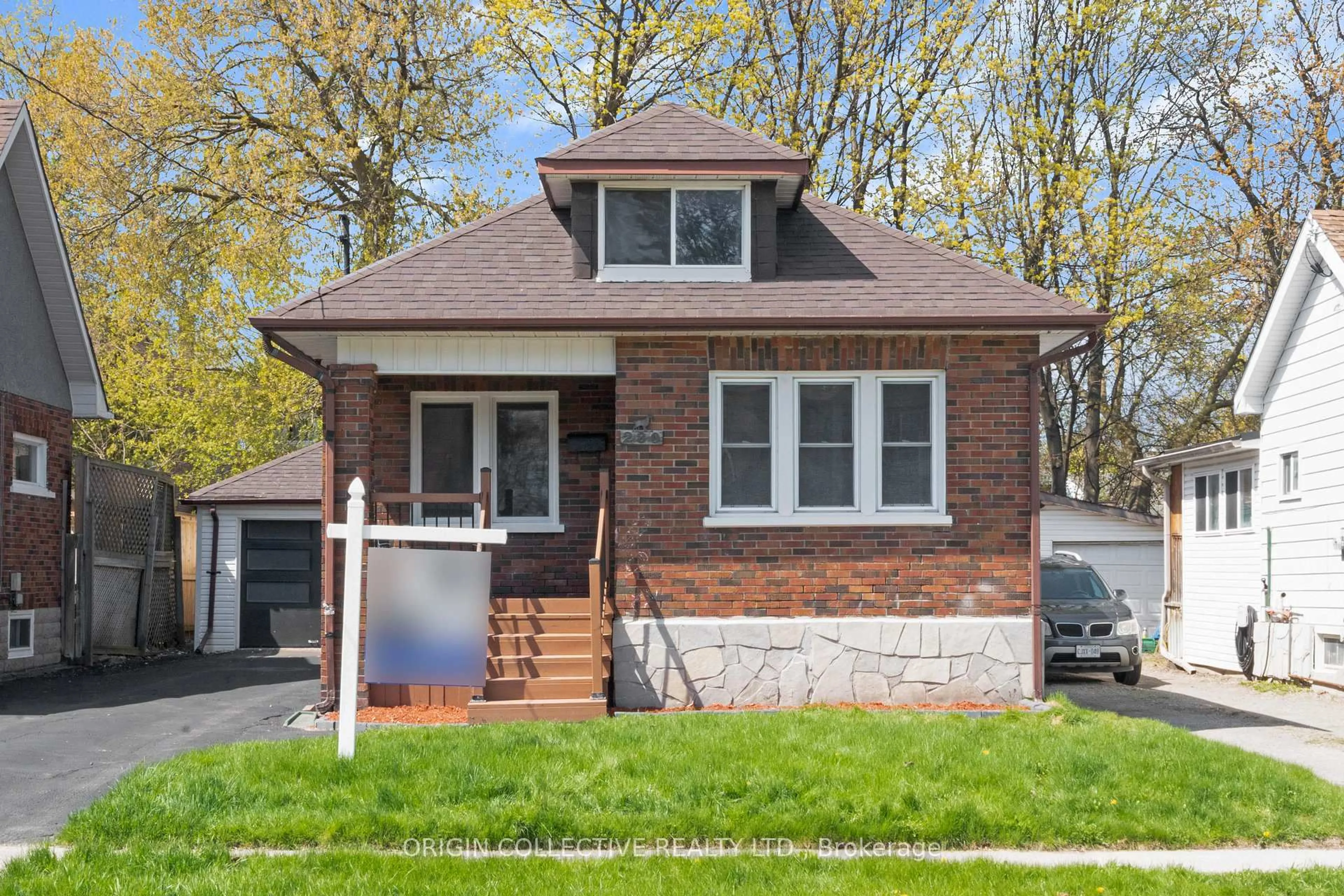 Home with brick exterior material, street for 280 Division St, Oshawa Ontario L1G 5M7