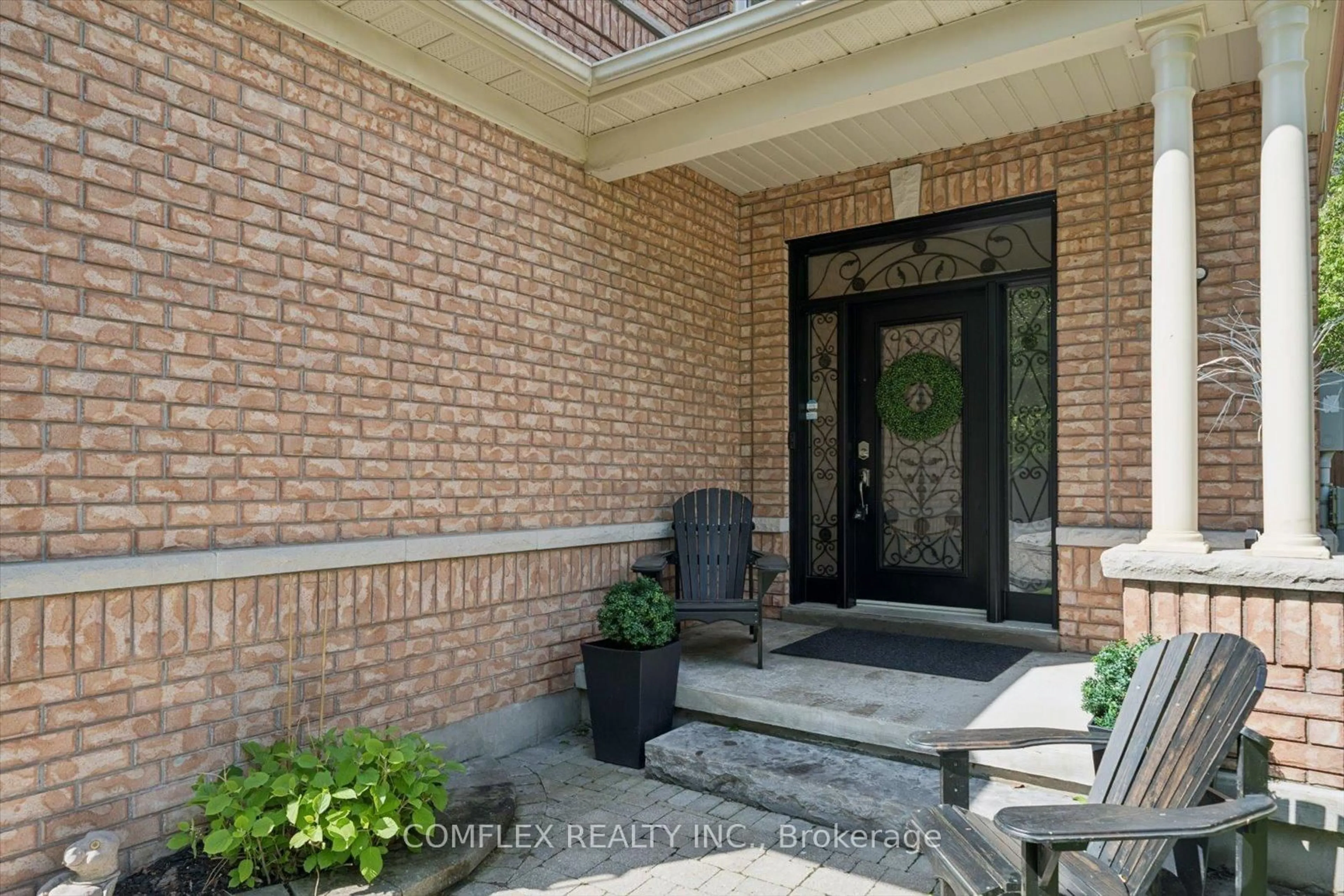 Indoor entryway for 8 Inverary Crt, Whitby Ontario L1R 2R2