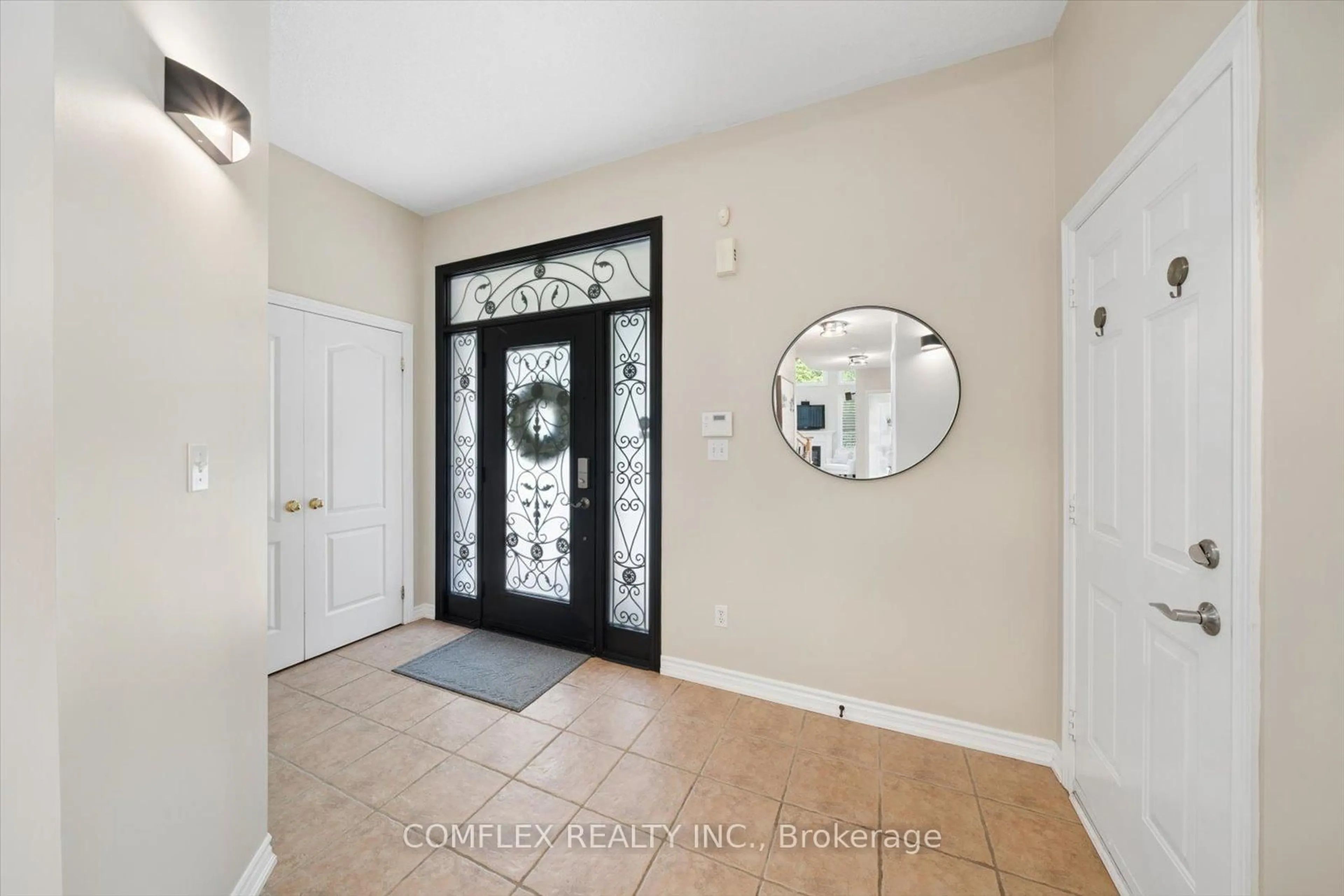 Indoor entryway for 8 Inverary Crt, Whitby Ontario L1R 2R2