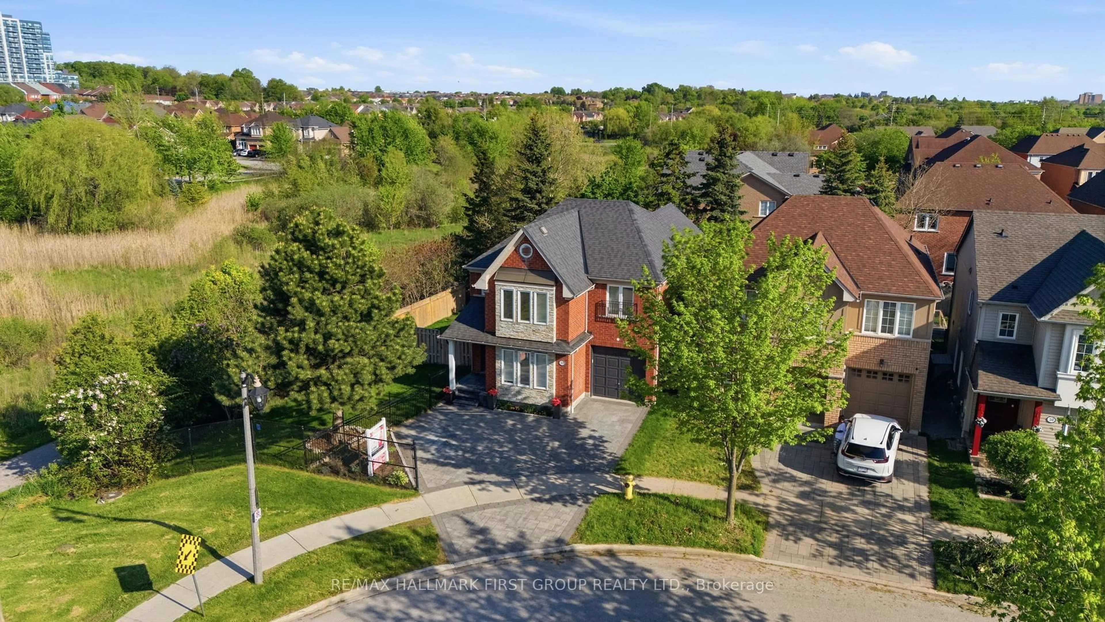 A pic from outside/outdoor area/front of a property/back of a property/a pic from drone, street for 55 Armitage Cres, Ajax Ontario L1T 4L1