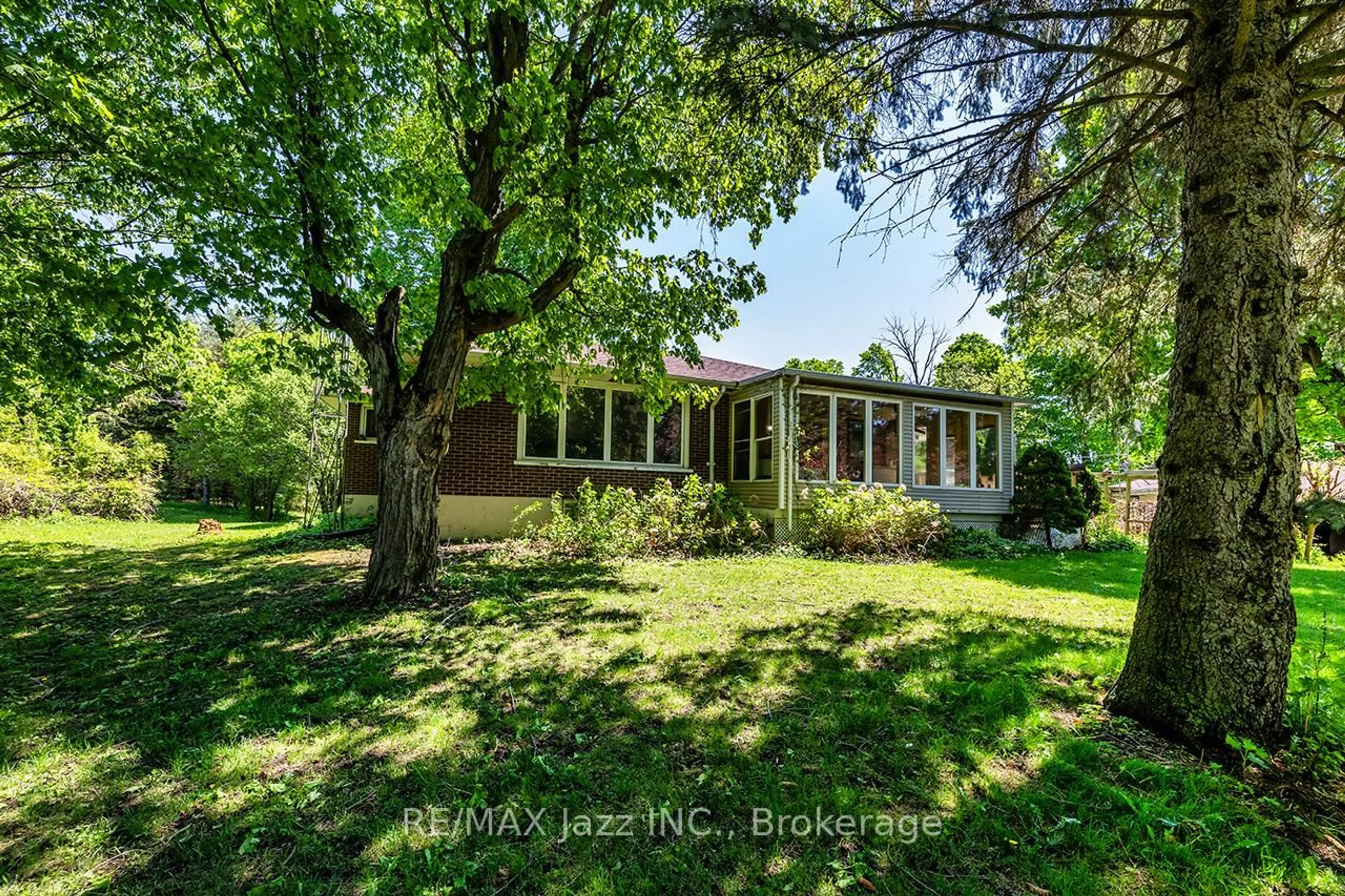 A pic from outside/outdoor area/front of a property/back of a property/a pic from drone, unknown for 733 Townline Rd, Clarington Ontario L1K 3C8