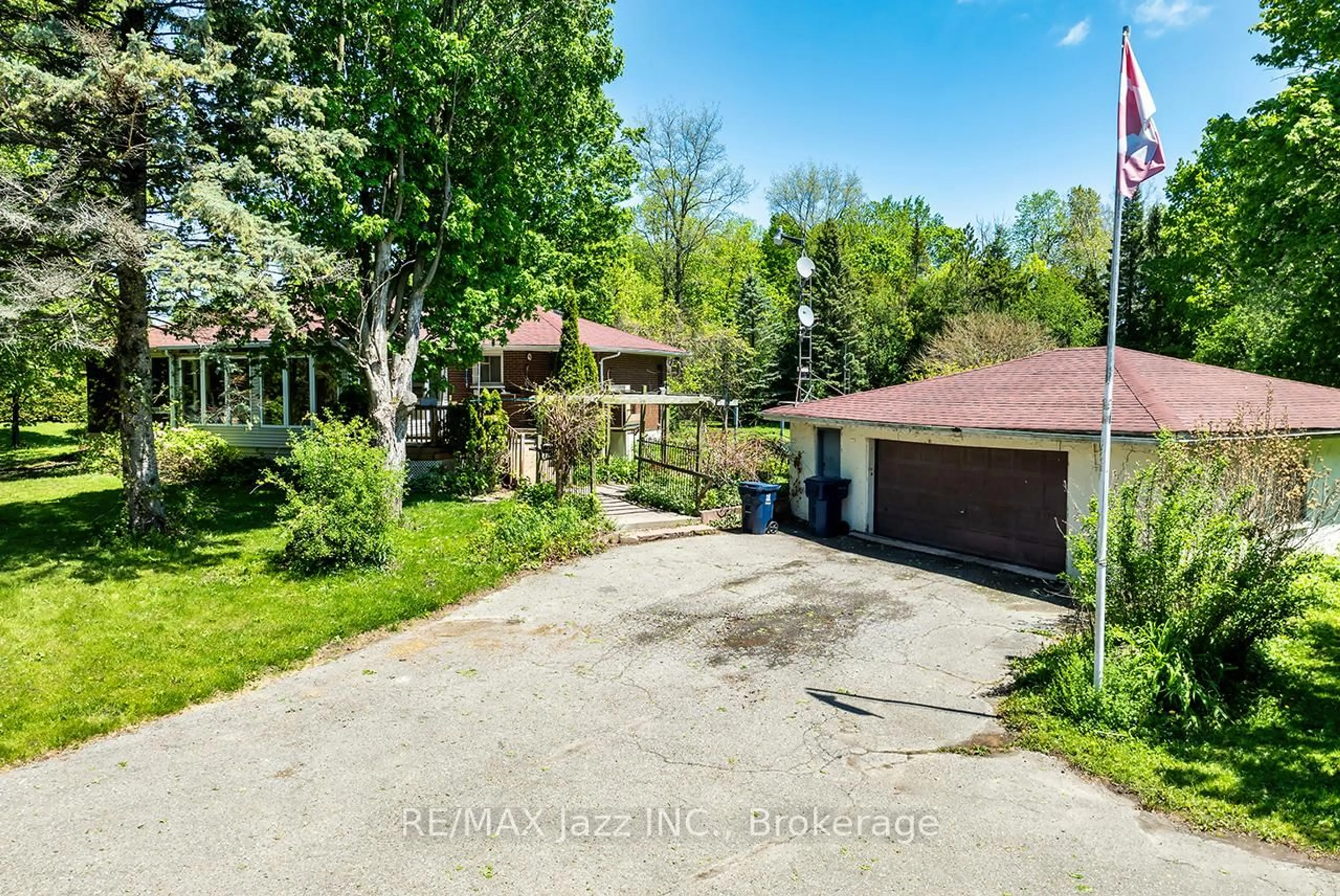 A pic from outside/outdoor area/front of a property/back of a property/a pic from drone, unknown for 733 Townline Rd, Clarington Ontario L1K 3C8