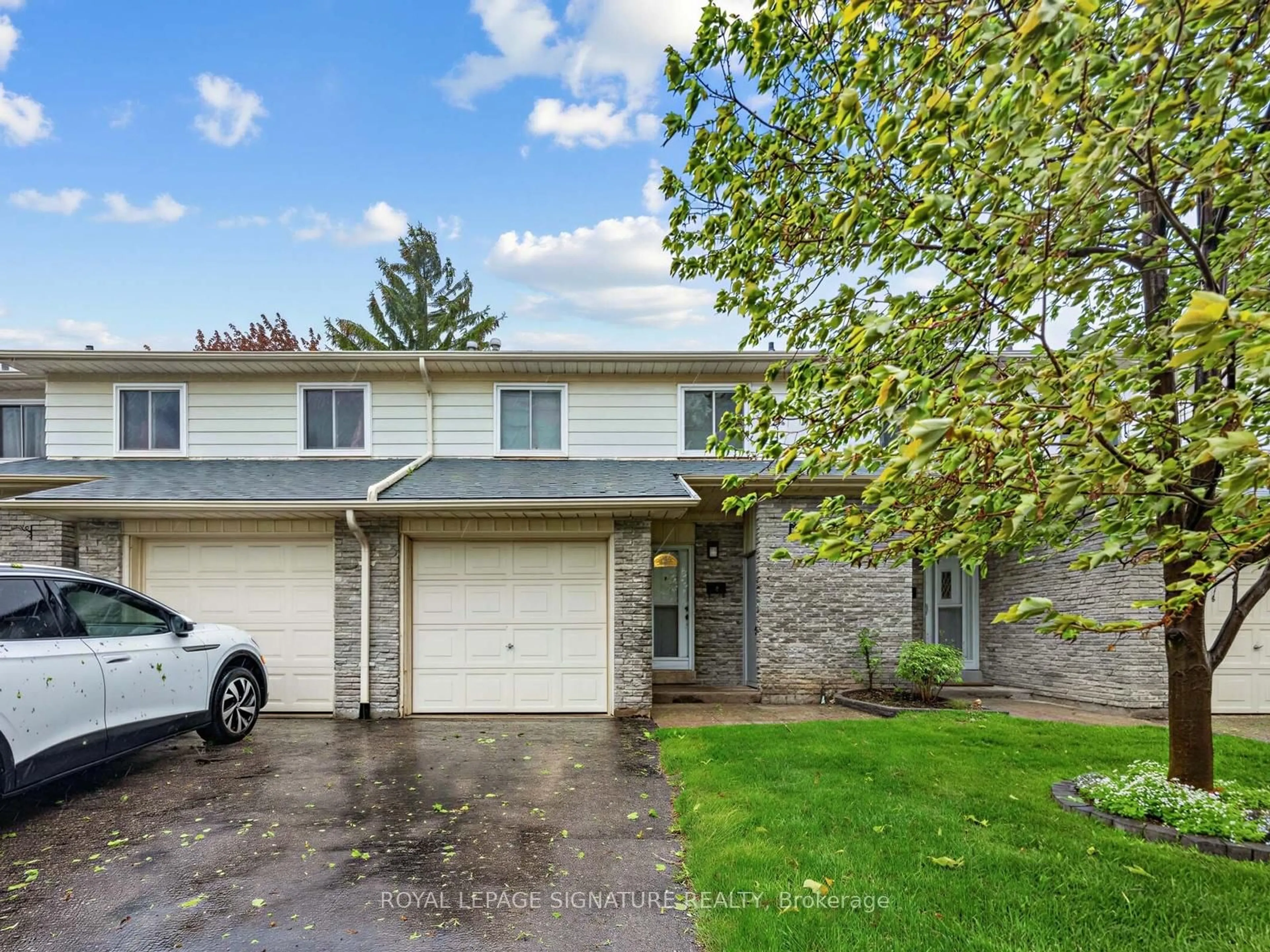 A pic from outside/outdoor area/front of a property/back of a property/a pic from drone, street for 50 Blackwell Ave #46, Toronto Ontario M1B 1K2