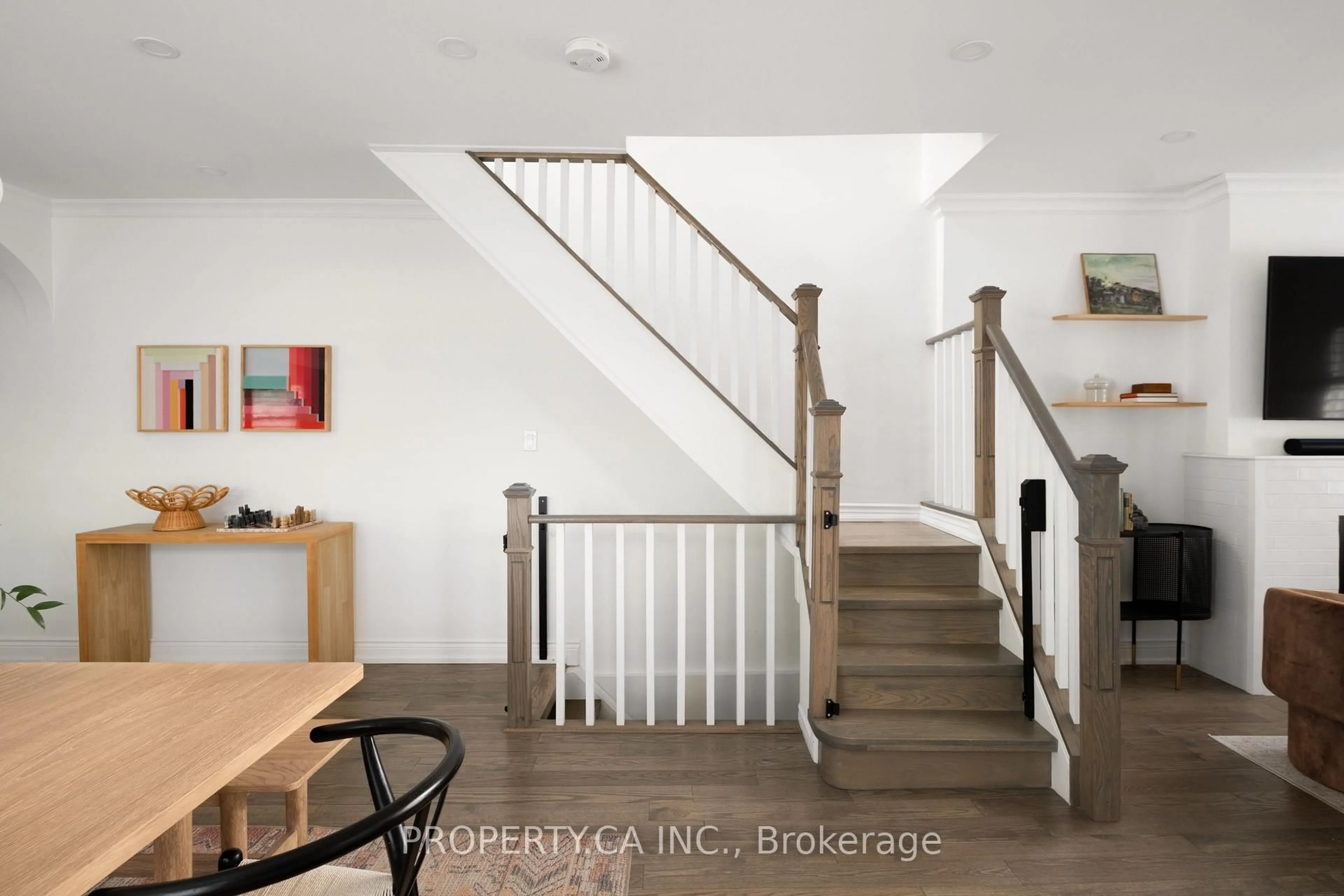 Indoor entryway for 124 Milverton Blvd, Toronto Ontario M4J 1V1