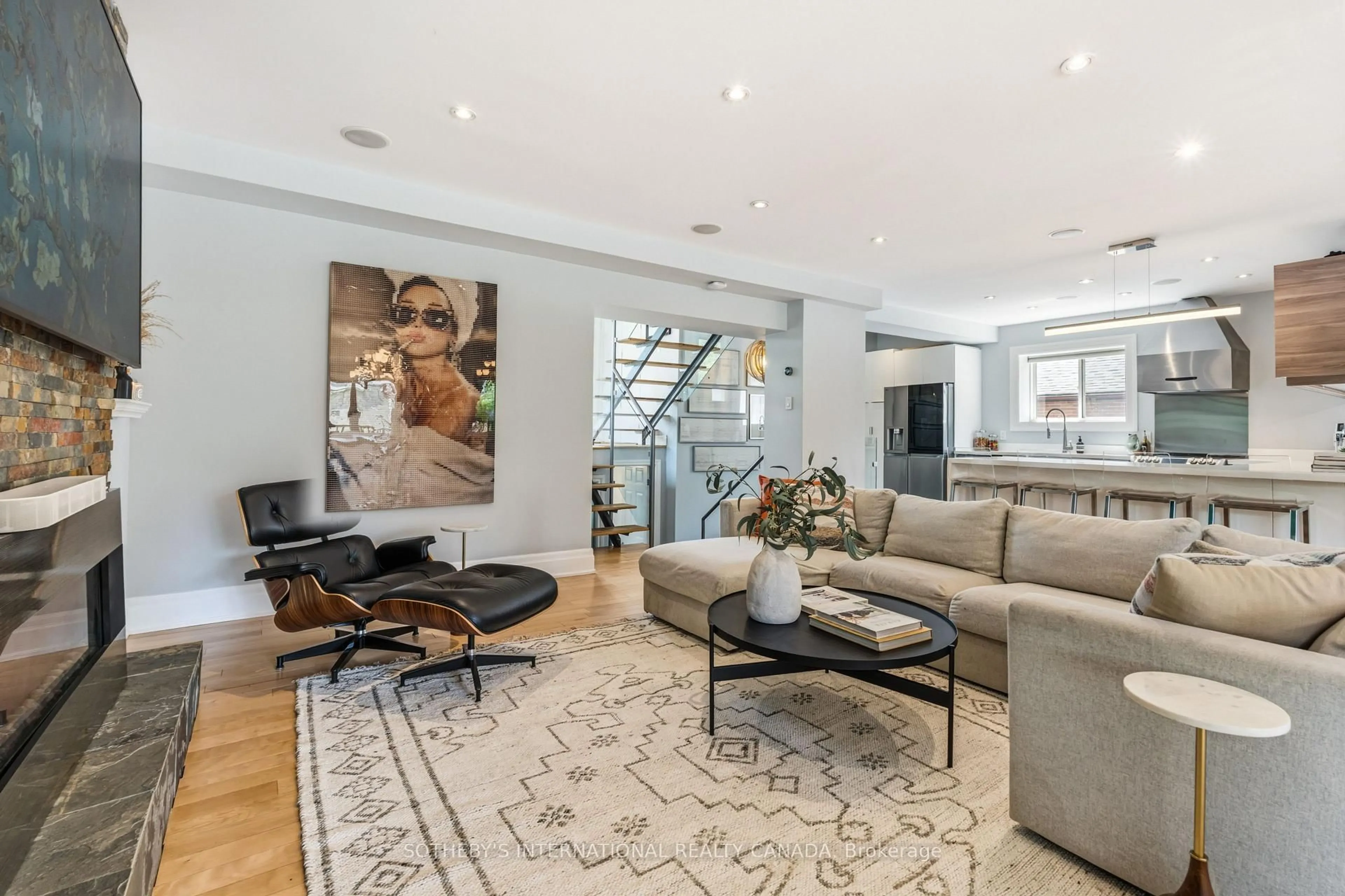 Living room with furniture, unknown for 65 Meighen Ave, Toronto Ontario M4B 2H3