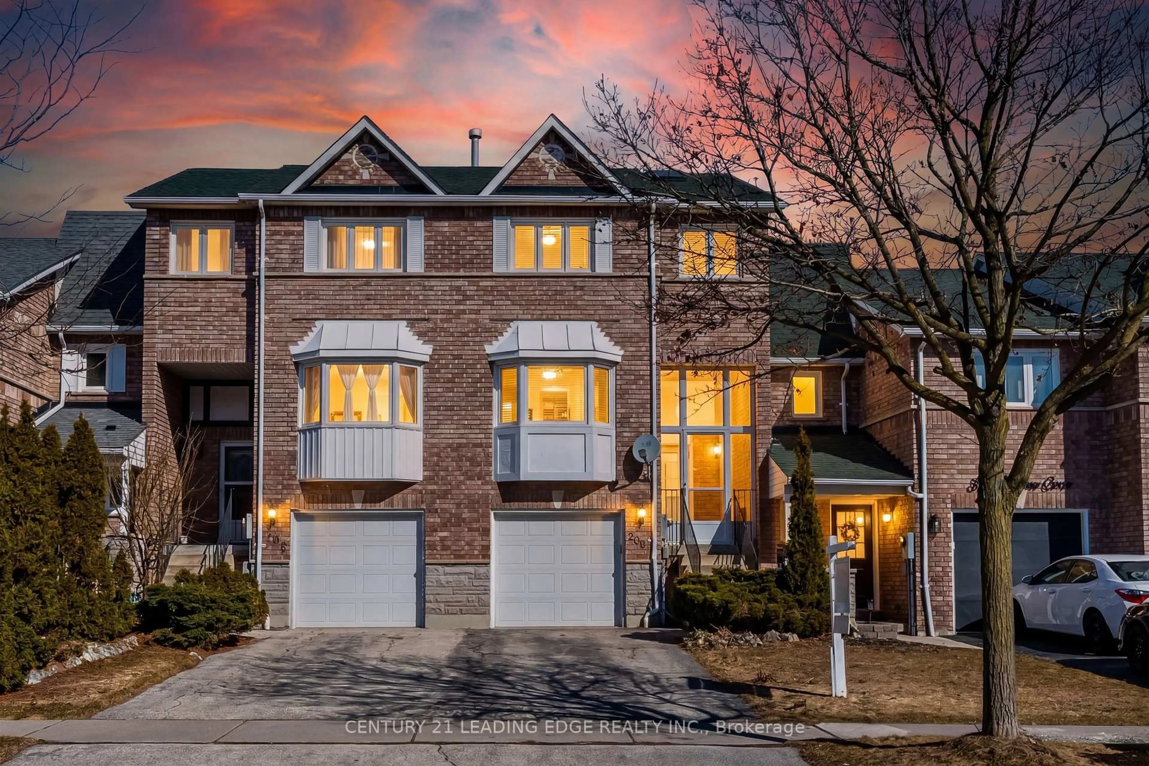 A pic from outside/outdoor area/front of a property/back of a property/a pic from drone, street for 308 SPARROW Circ, Pickering Ontario L1V 6Y3