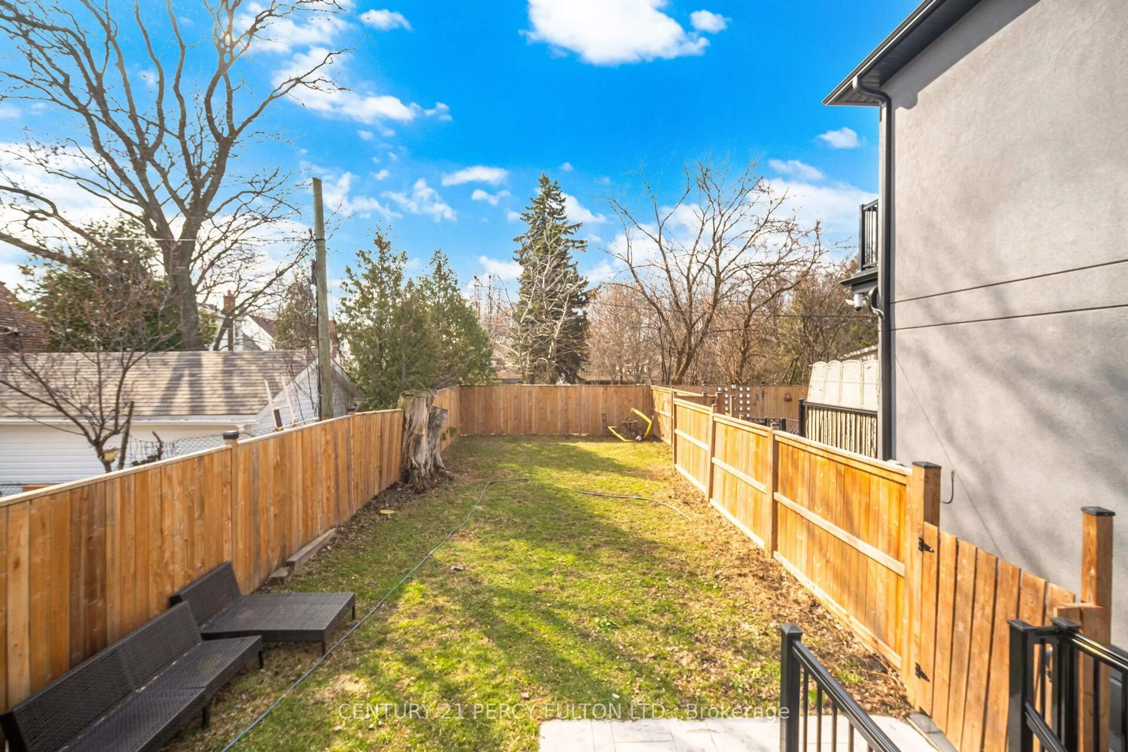 Patio, unknown for 195 Danforth Rd, Toronto Ontario M1L 3X1