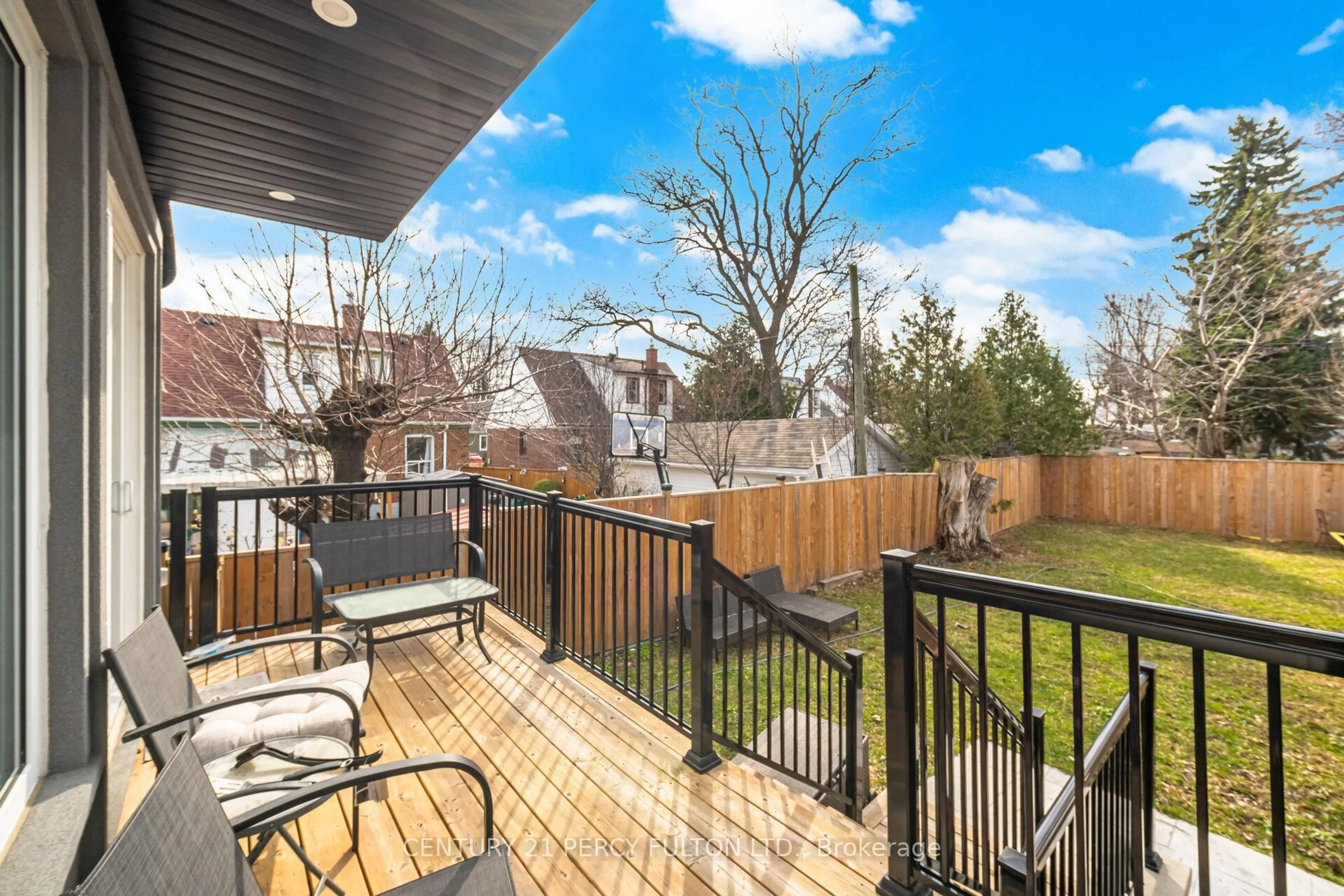 Patio, unknown for 195 Danforth Rd, Toronto Ontario M1L 3X1