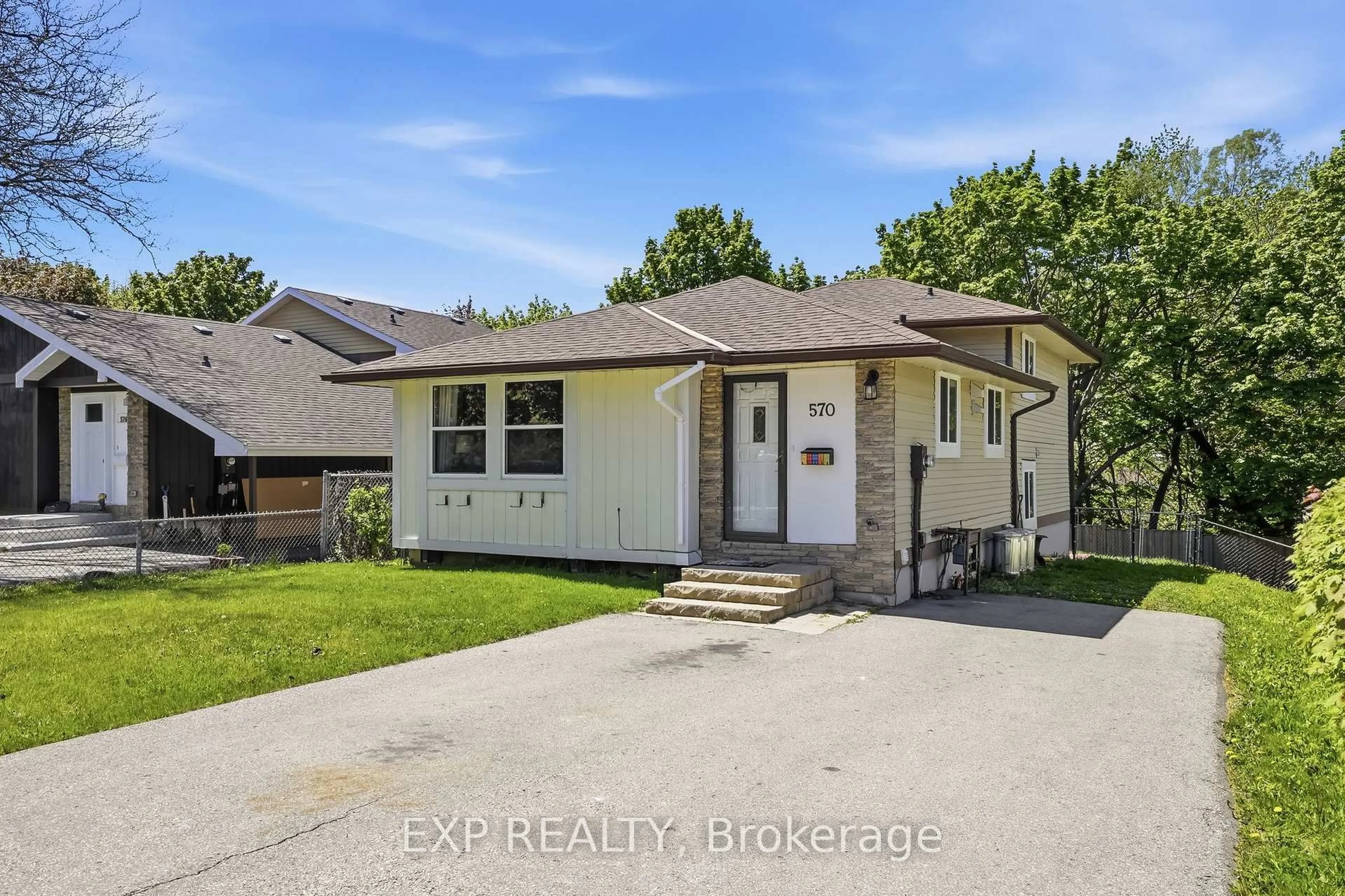 Unknown for 570 Annandale St, Oshawa Ontario L1H 7S7