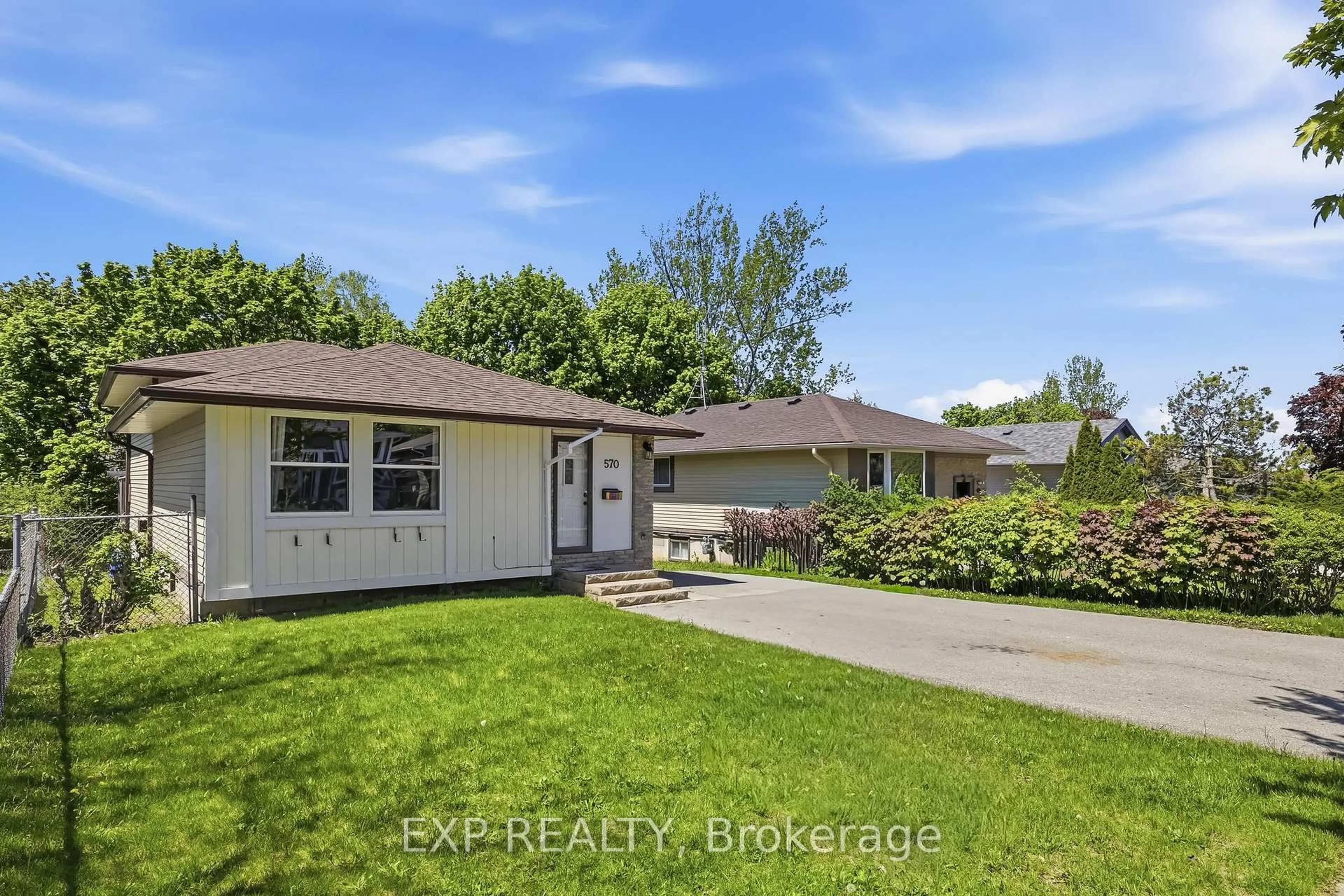 A pic from outside/outdoor area/front of a property/back of a property/a pic from drone, street for 570 Annandale St, Oshawa Ontario L1H 7S7