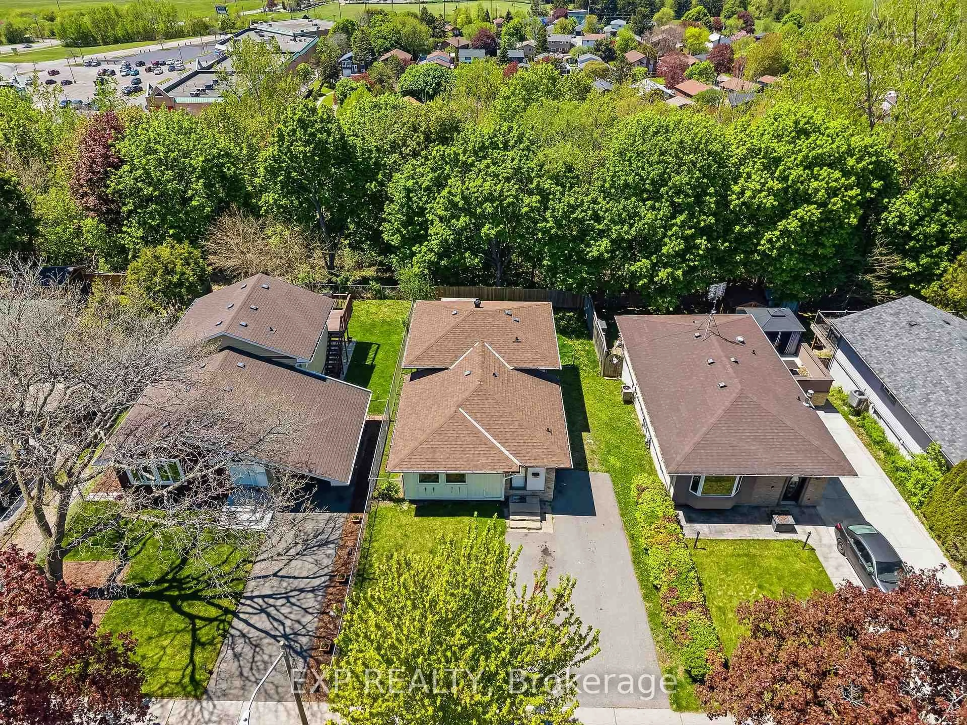 A pic from outside/outdoor area/front of a property/back of a property/a pic from drone, street for 570 Annandale St, Oshawa Ontario L1H 7S7