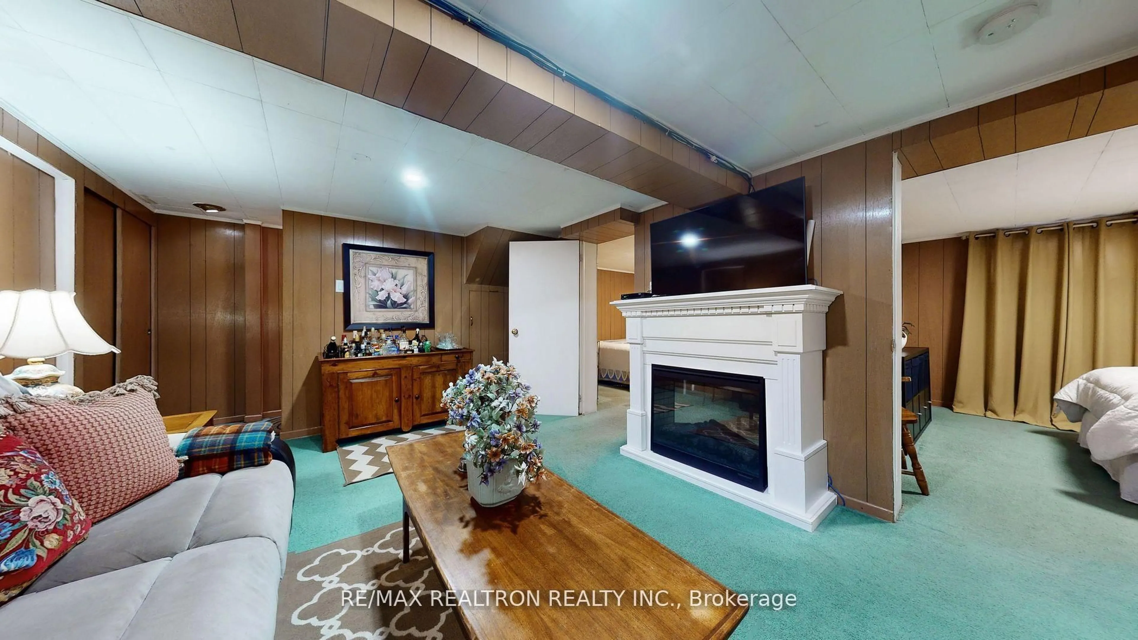 Home theater for 50 Karnwood Dr, Toronto Ontario M1L 2Z6
