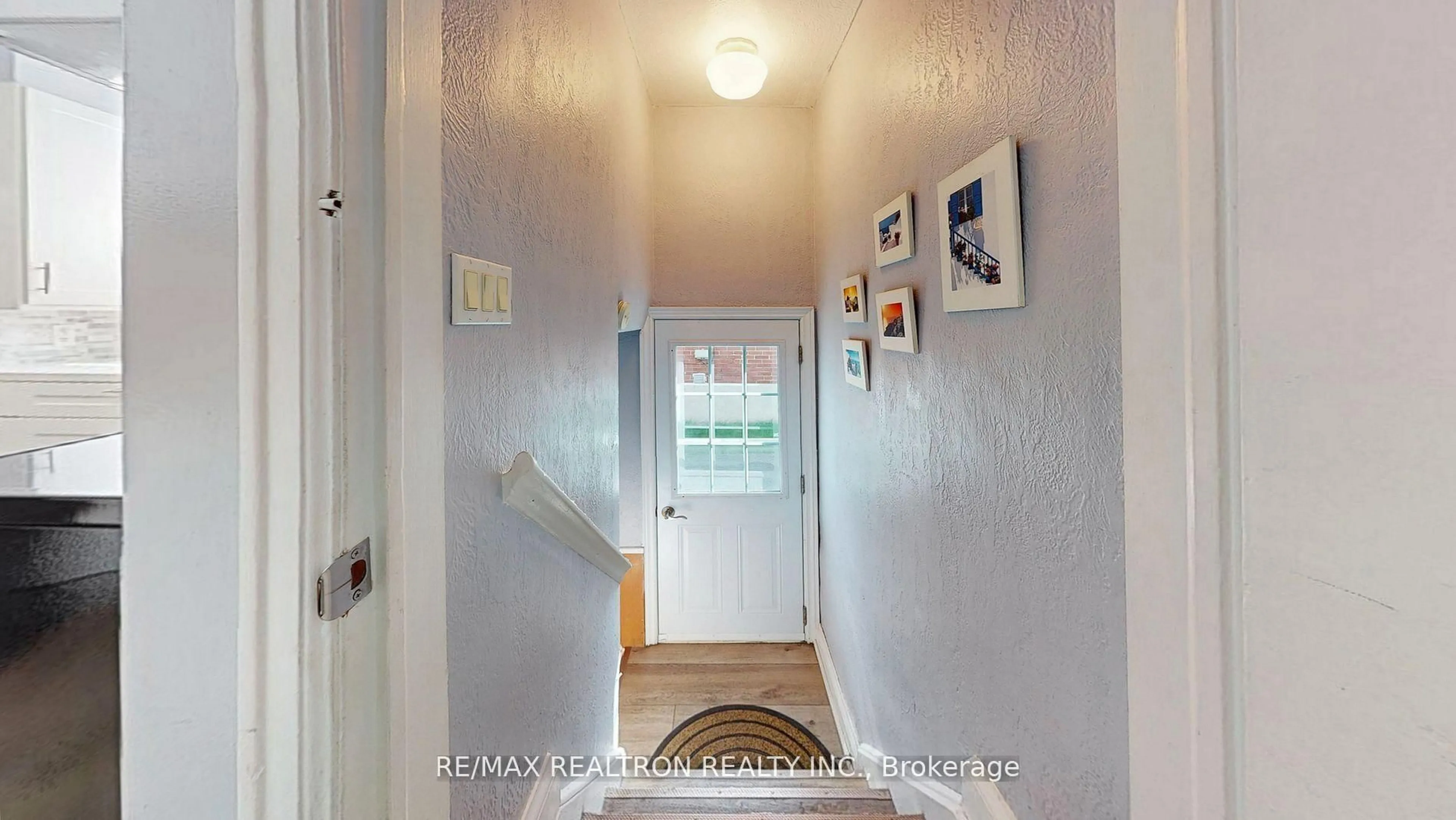 Indoor entryway for 50 Karnwood Dr, Toronto Ontario M1L 2Z6