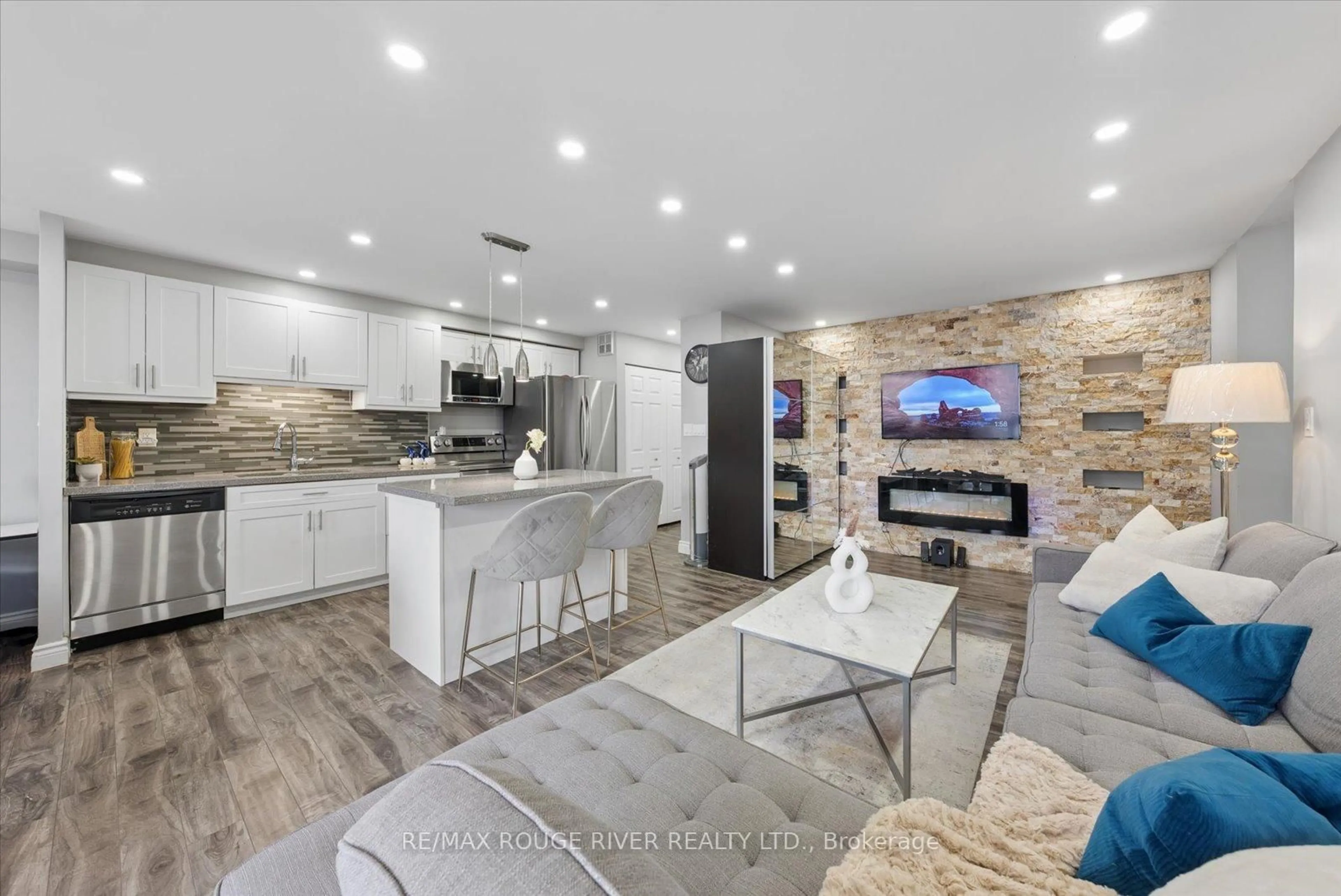Open concept kitchen, ceramic/tile floor for 90 Ling Rd #907, Toronto Ontario M1E 4Y3