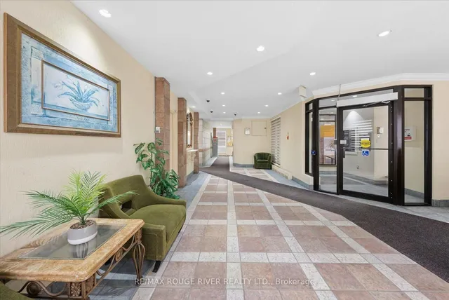 90 Ling Rd #907, Toronto 5