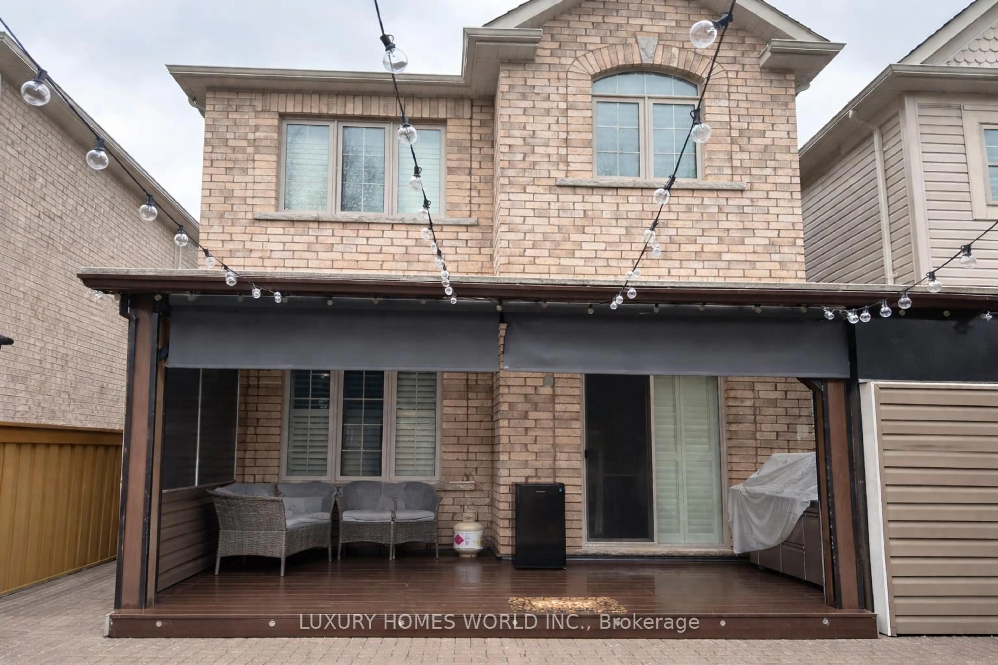 Home with brick exterior material, street for 118 Bridlewood Blvd, Whitby Ontario L1R 0N2