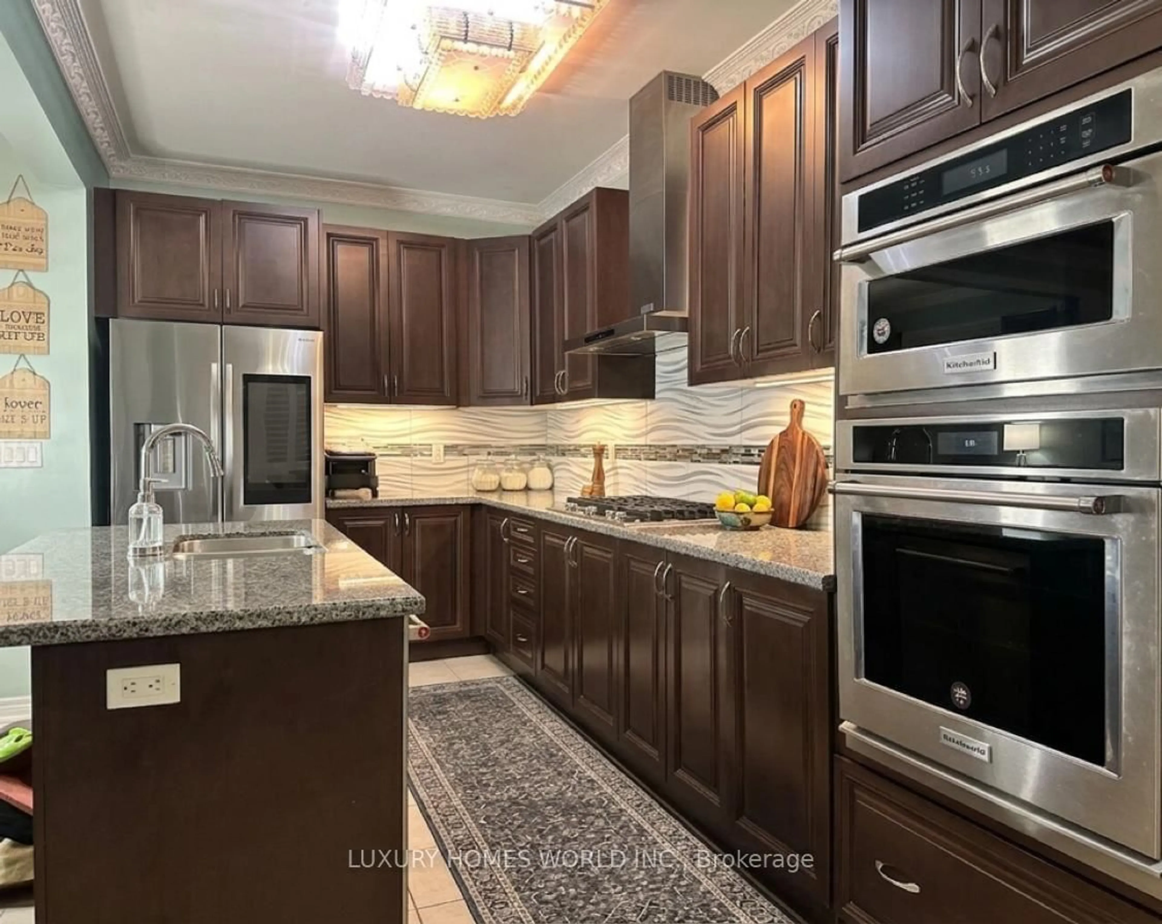 Contemporary kitchen, unknown for 118 Bridlewood Blvd, Whitby Ontario L1R 0N2