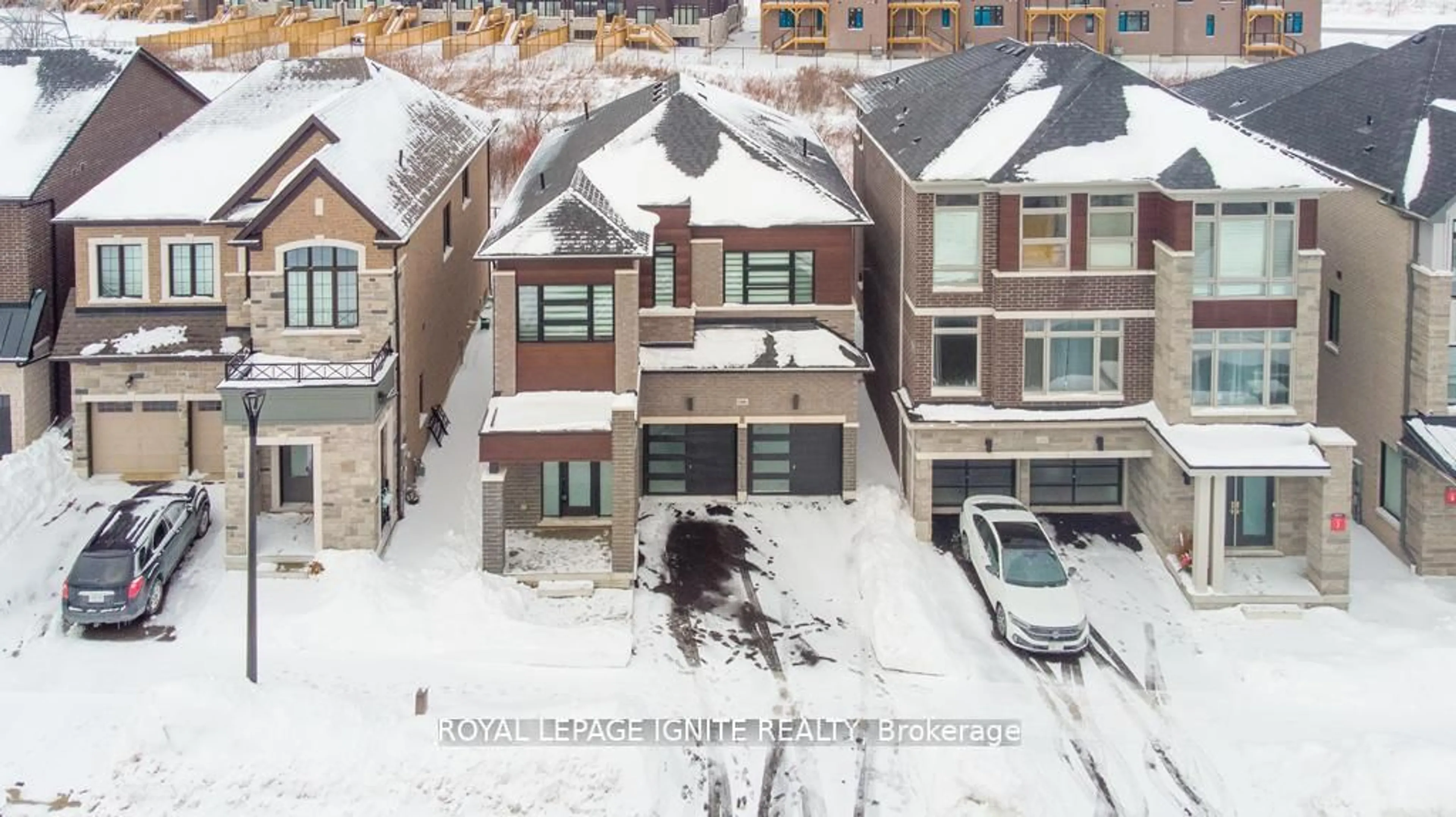 A pic from outside/outdoor area/front of a property/back of a property/a pic from drone, street for 1160 Skyridge Blvd, Pickering Ontario L1X 0M3