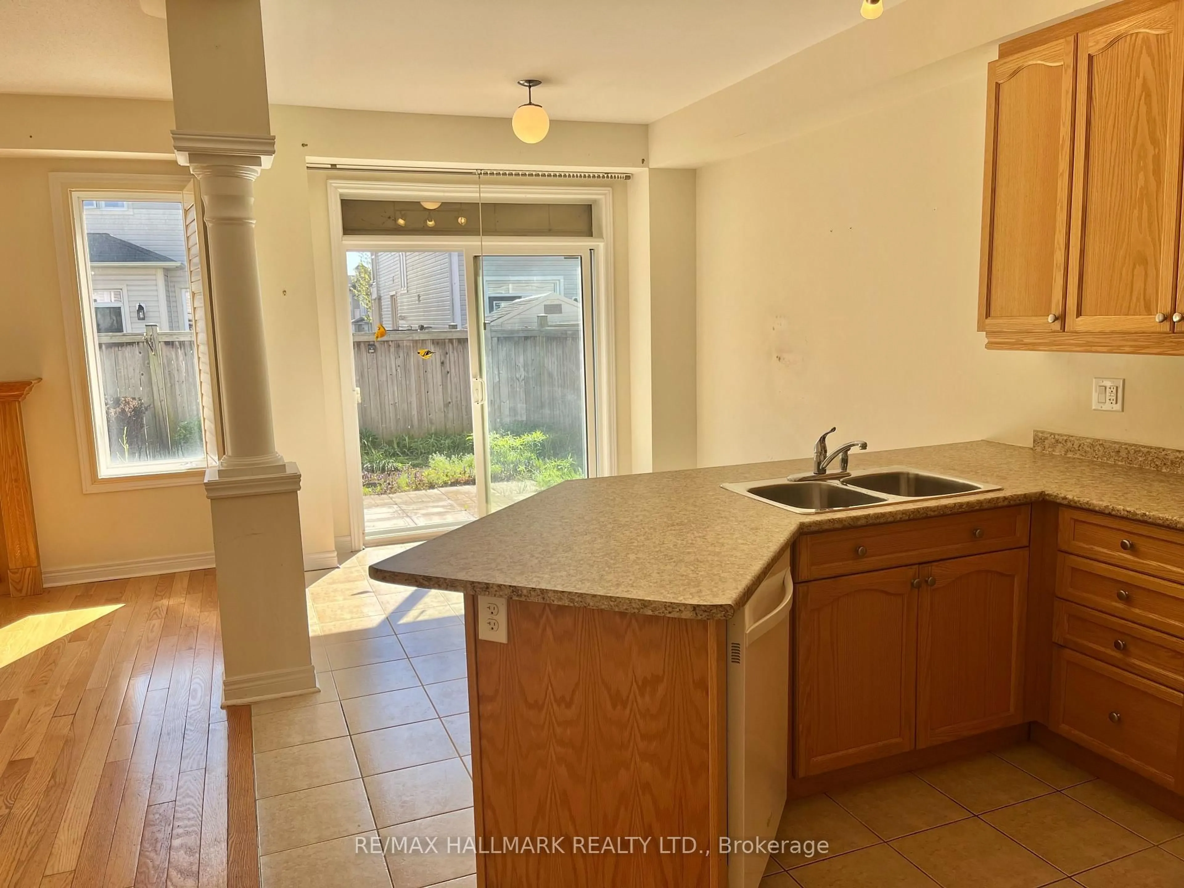 Unknown for 117 James Govan Dr, Whitby Ontario L1N 0H4