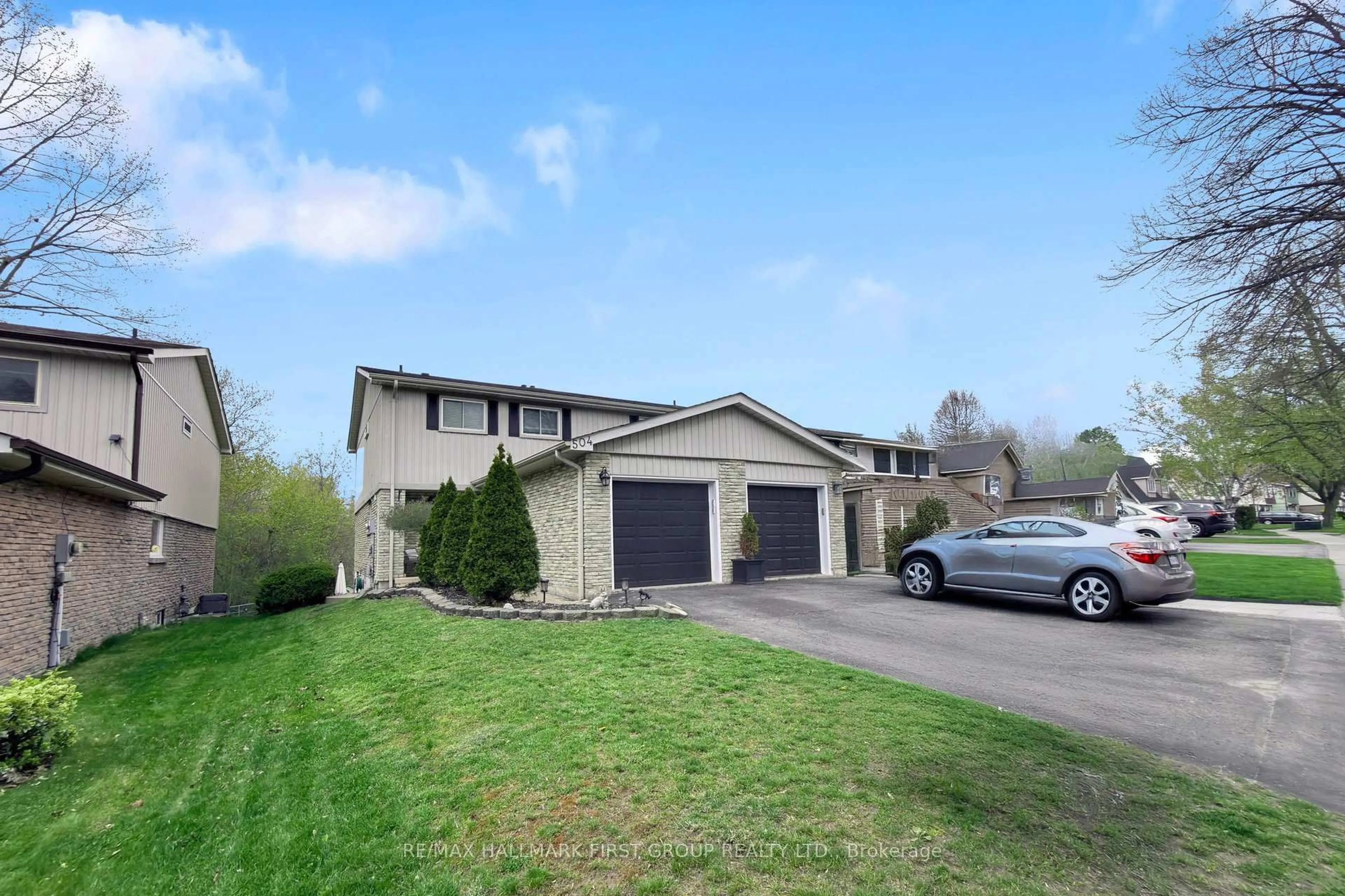 A pic from outside/outdoor area/front of a property/back of a property/a pic from drone, street for 504 Camelot Dr, Oshawa Ontario L1K 1K2