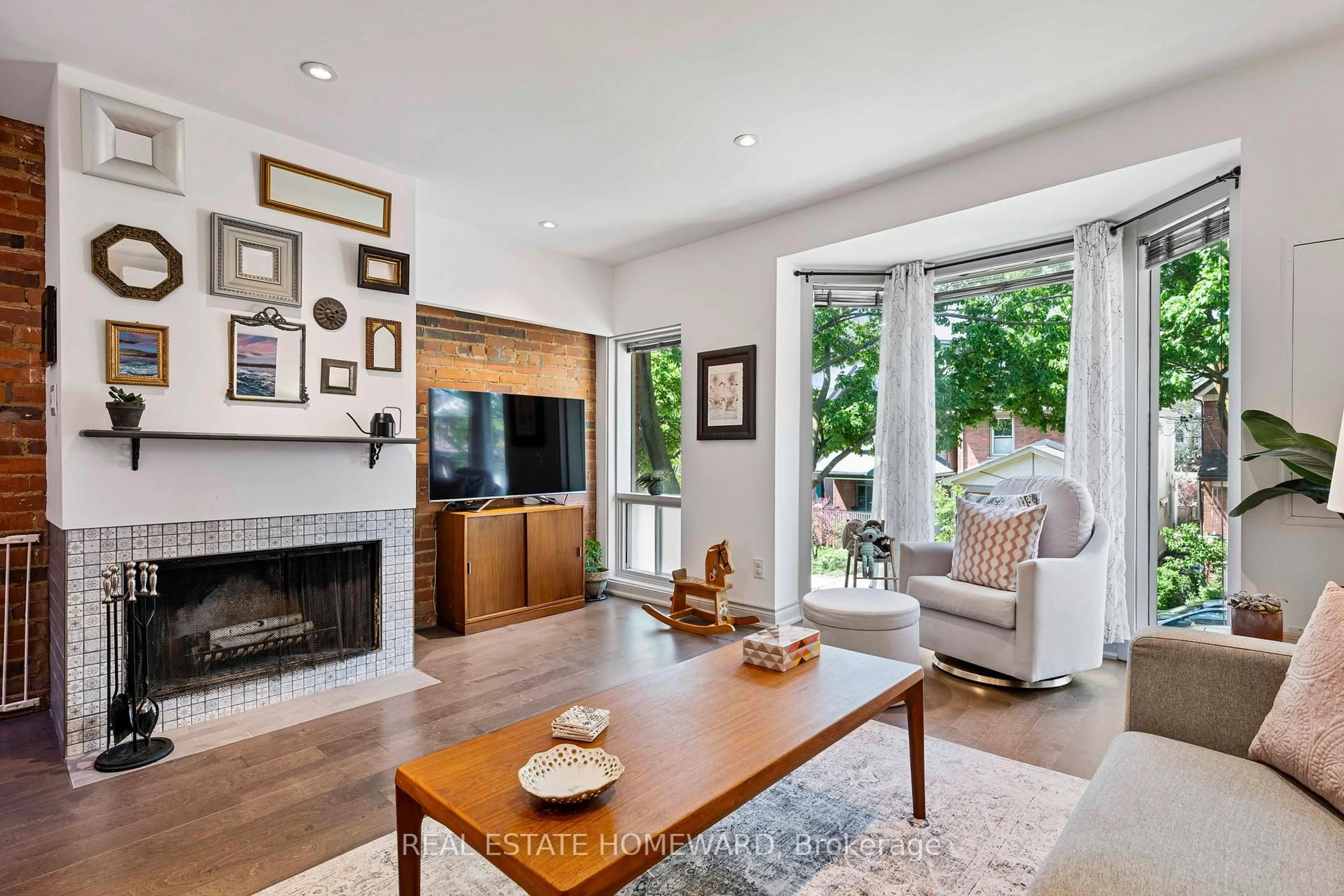 Living room with furniture, unknown for 51 Harcourt Ave, Toronto Ontario M4J 1J3
