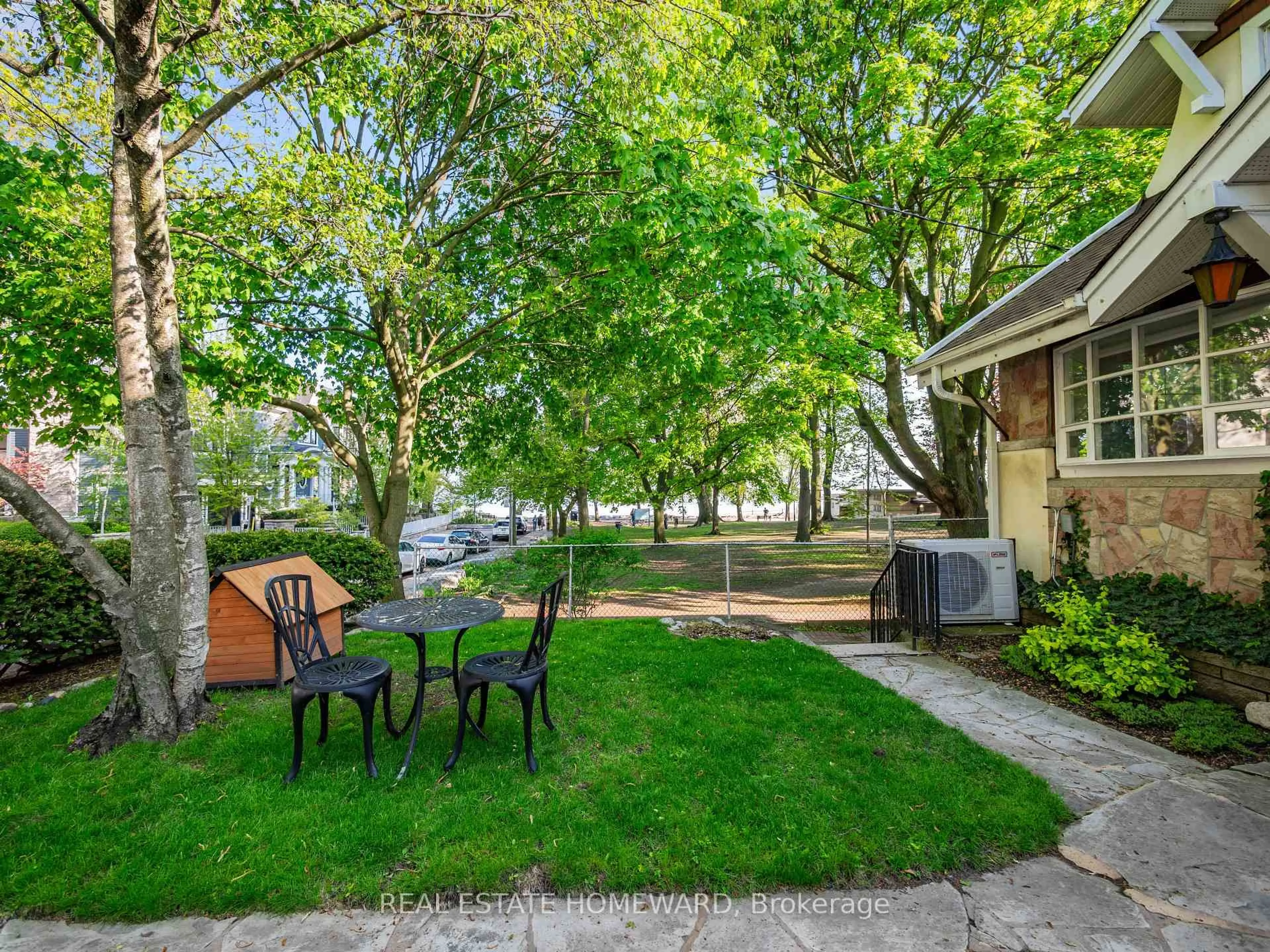 Patio, street for 4 Silver Birch Ave, Toronto Ontario M4E 3K9