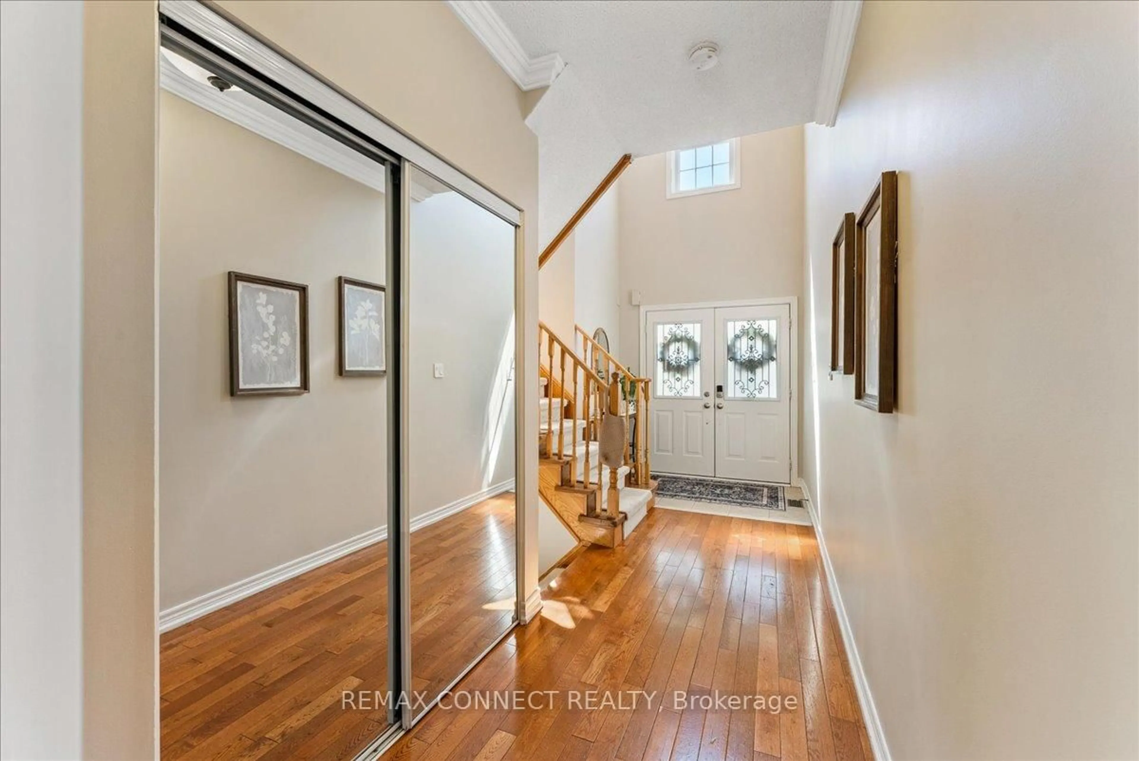 Indoor entryway for 67 Cranborne Cres, Whitby Ontario L1M 2M1