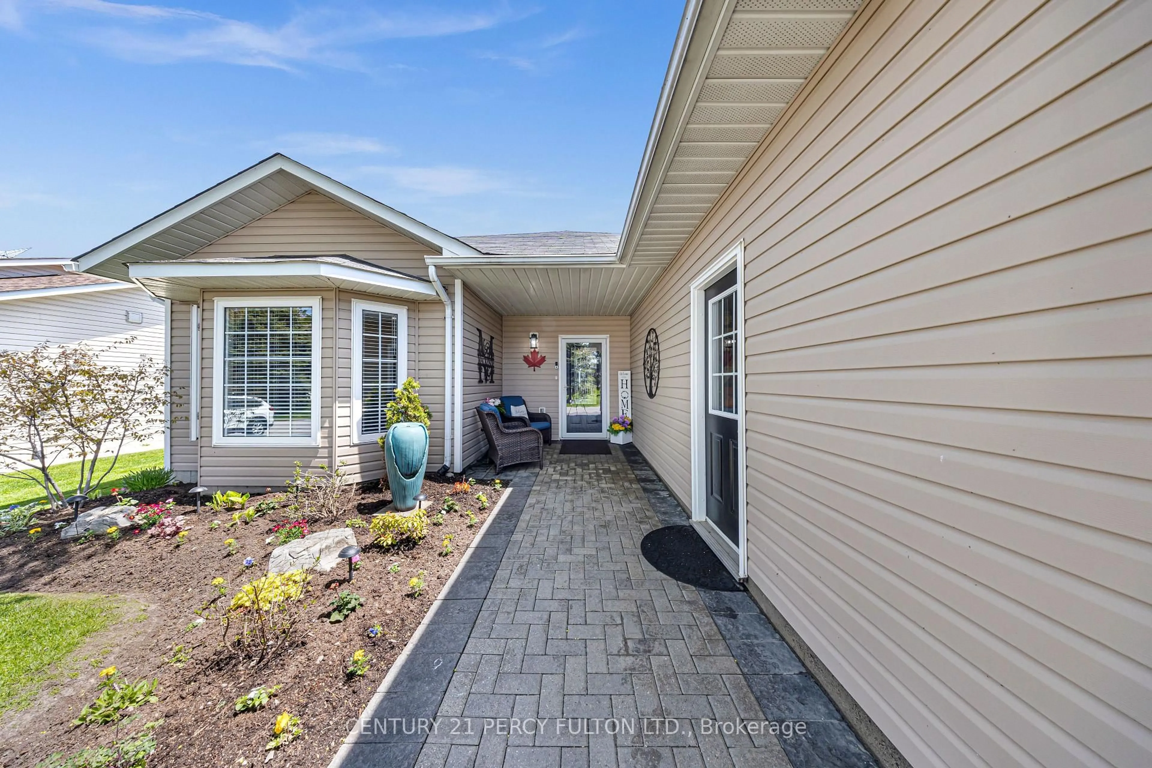 Home with vinyl exterior material, street for 6 Niagara Tr, Clarington Ontario L1B 1B9