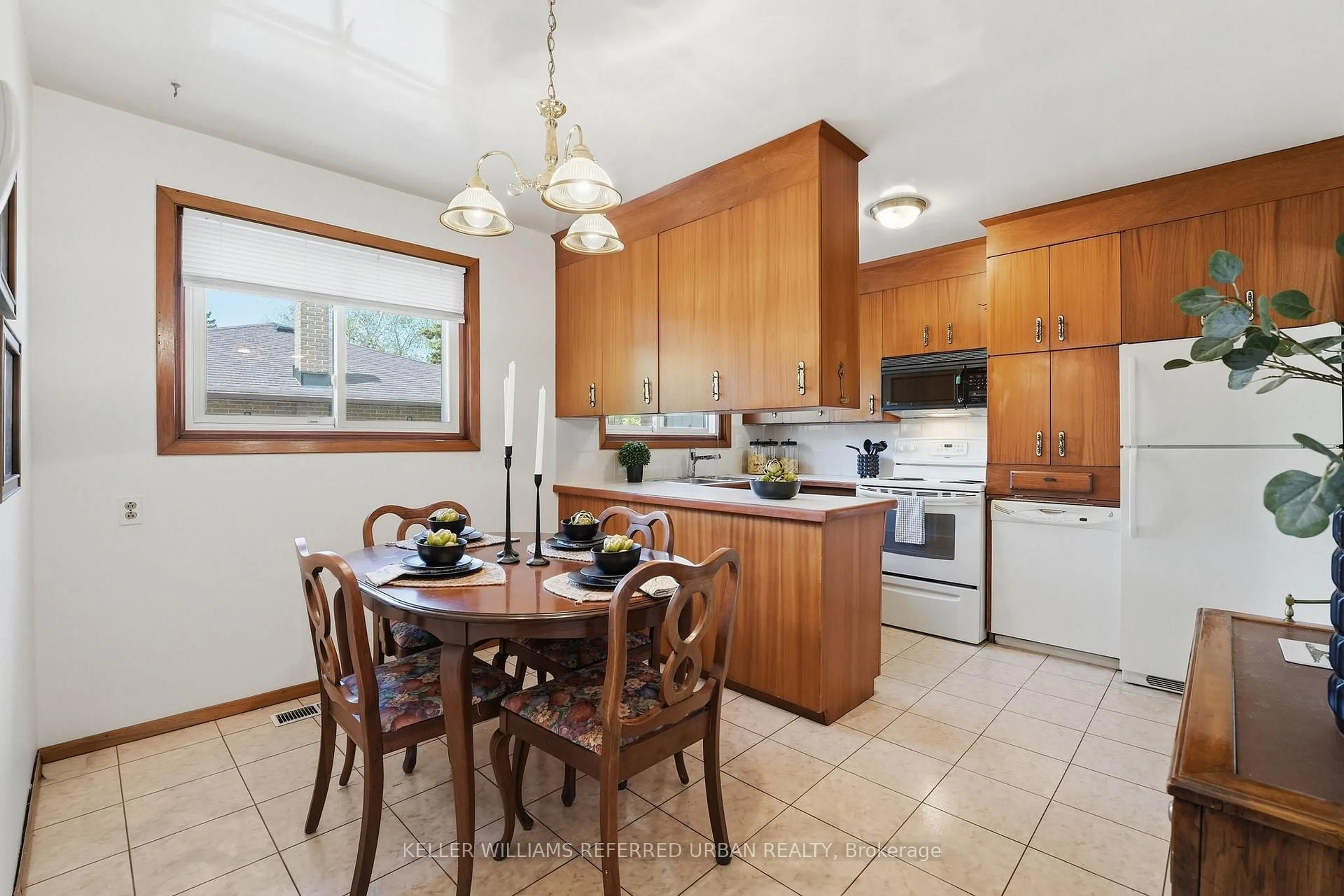 Unknown for 318 Marion Ave, Oshawa Ontario L1J 3A9