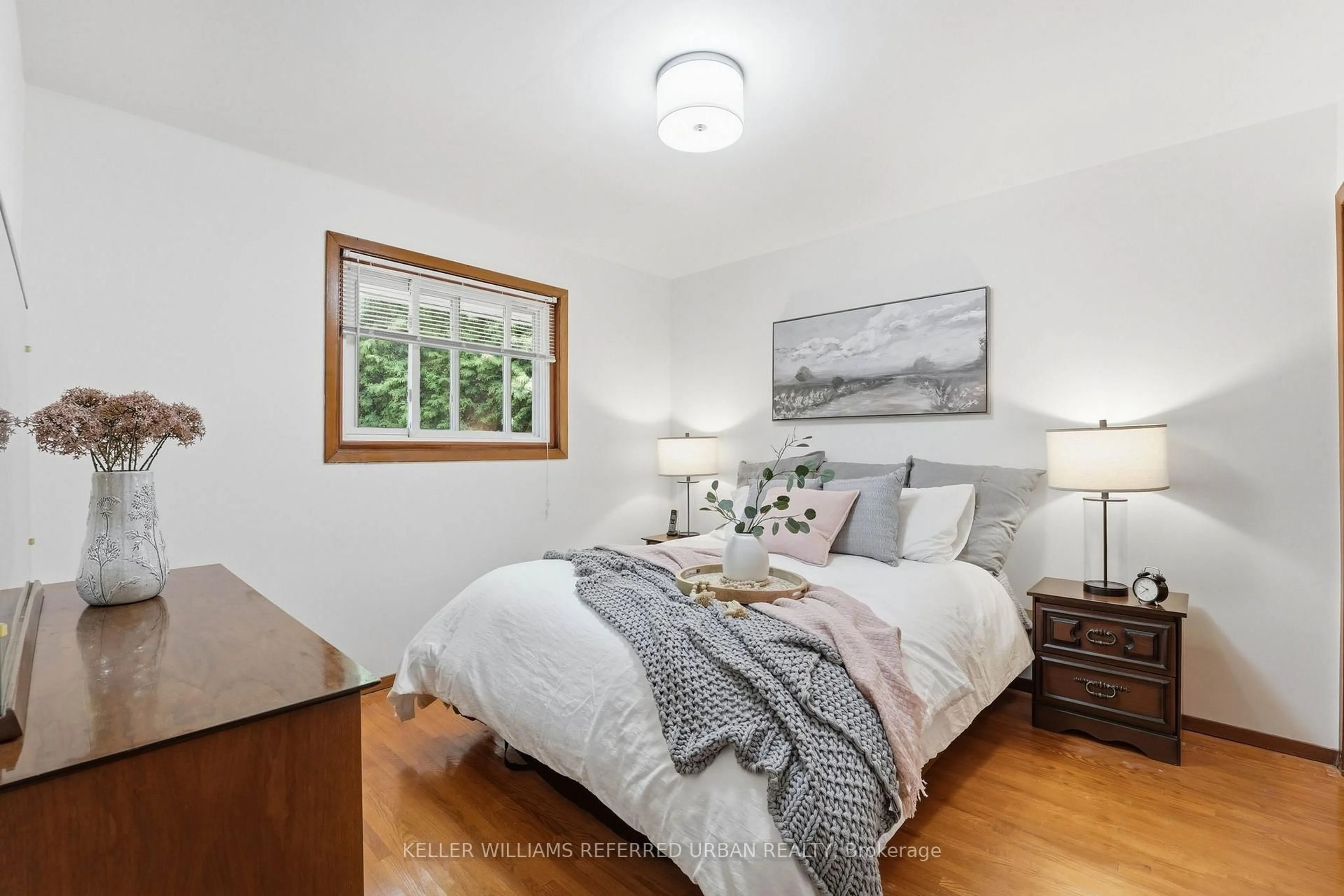 Bedroom with bed, wood/laminate floor for 318 Marion Ave, Oshawa Ontario L1J 3A9