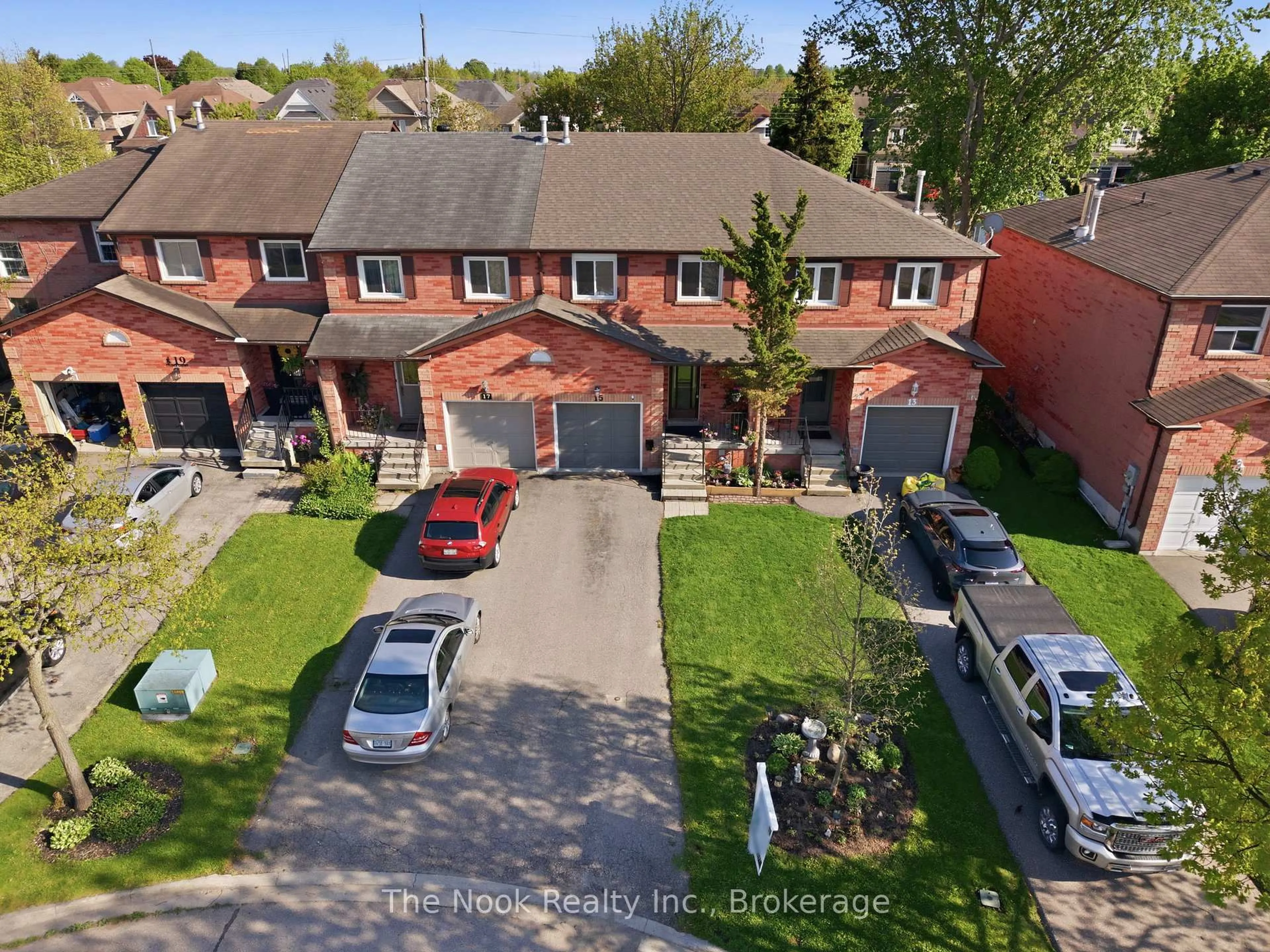 A pic from outside/outdoor area/front of a property/back of a property/a pic from drone, street for 15 Chance Crt, Clarington Ontario L1C 4S4