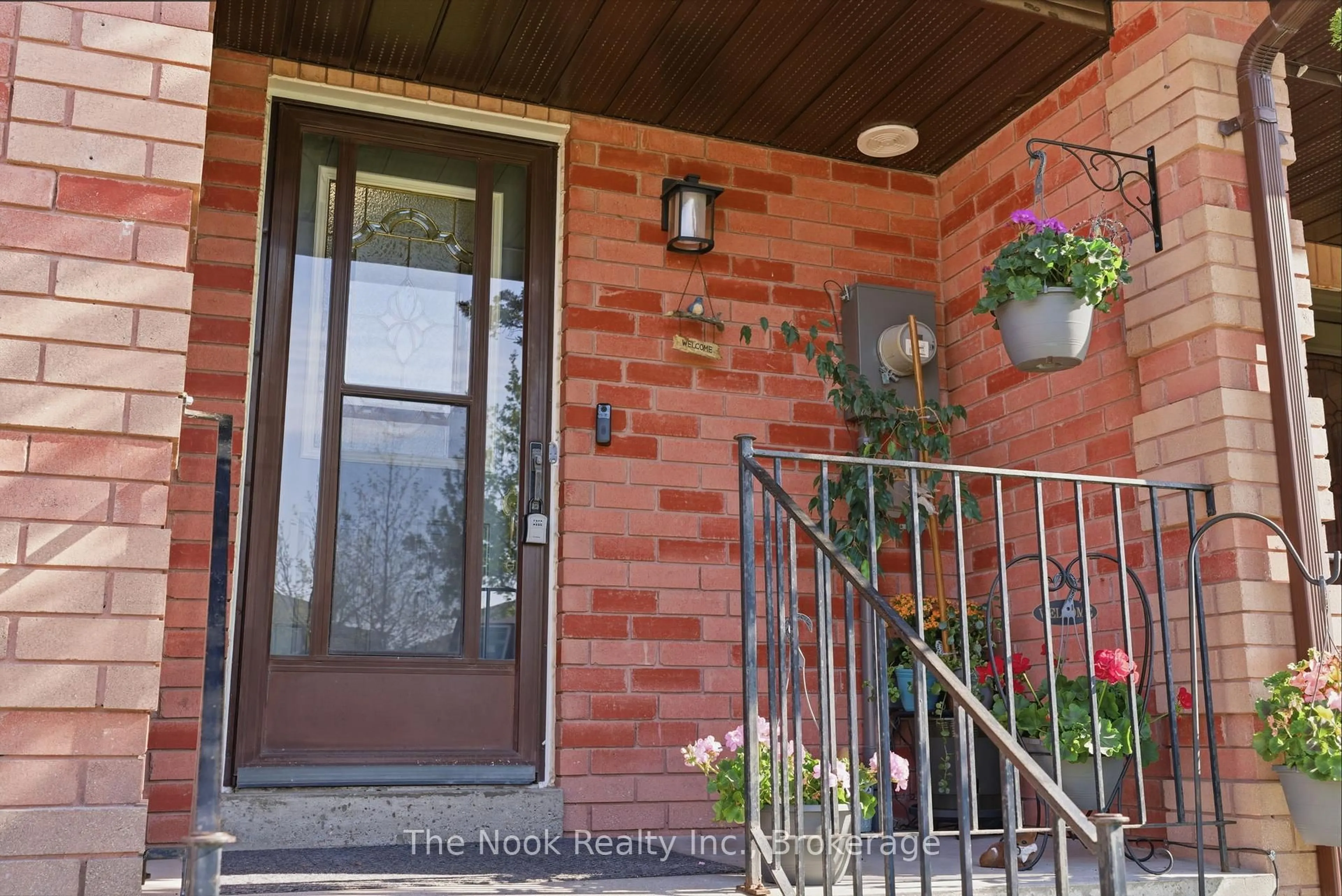 Indoor entryway for 15 Chance Crt, Clarington Ontario L1C 4S4