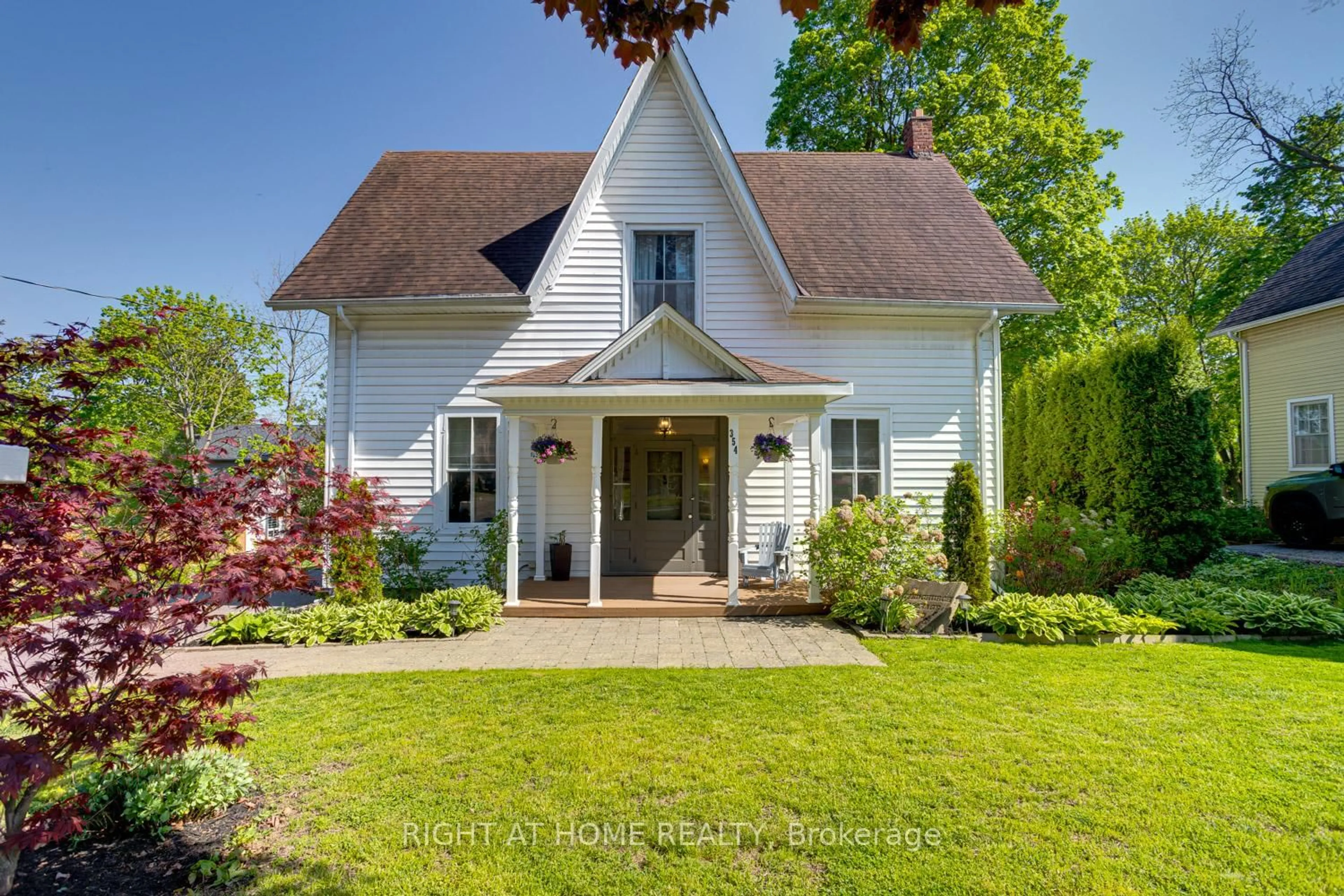 Home with vinyl exterior material, street for 354 Queen St, Scugog Ontario L9L 1J9