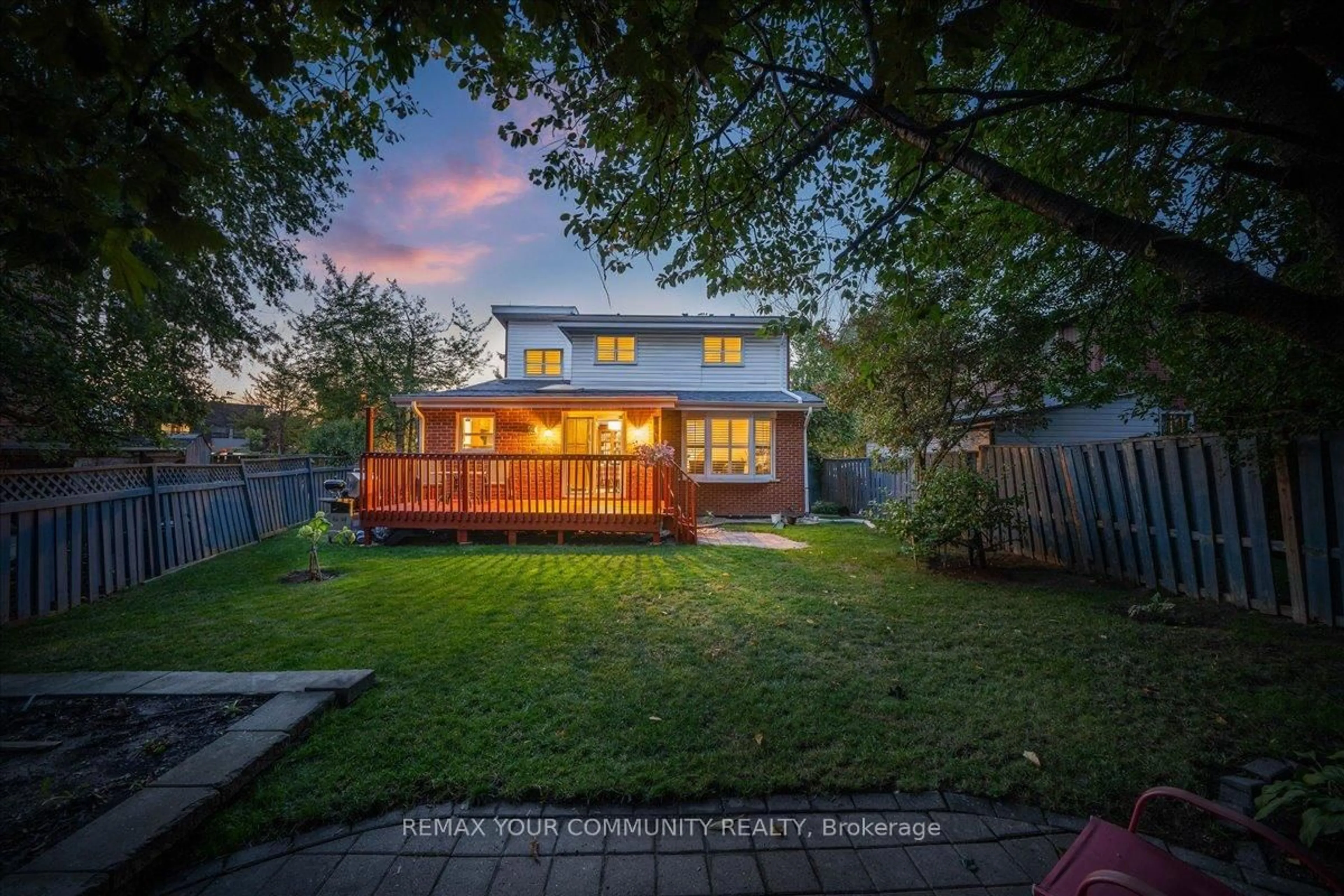 A pic from outside/outdoor area/front of a property/back of a property/a pic from drone, street for 38 Goodless Crt, Toronto Ontario M1B 1A1