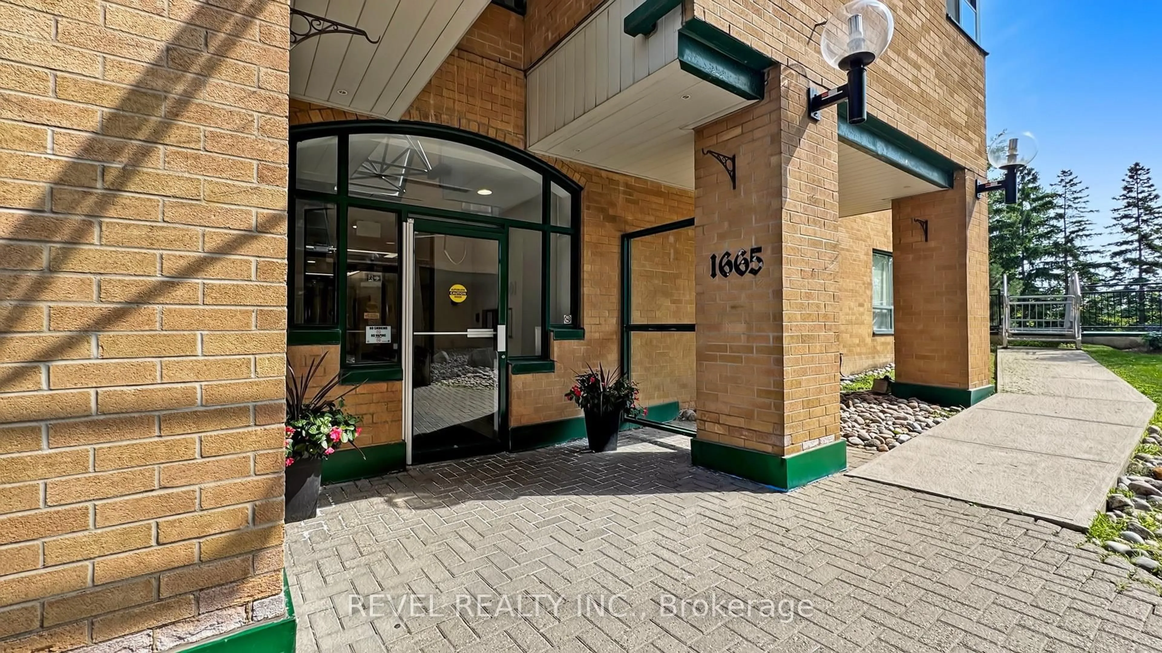 Indoor foyer for 1655 Pickering Pkwy #212, Pickering Ontario L1V 6L3