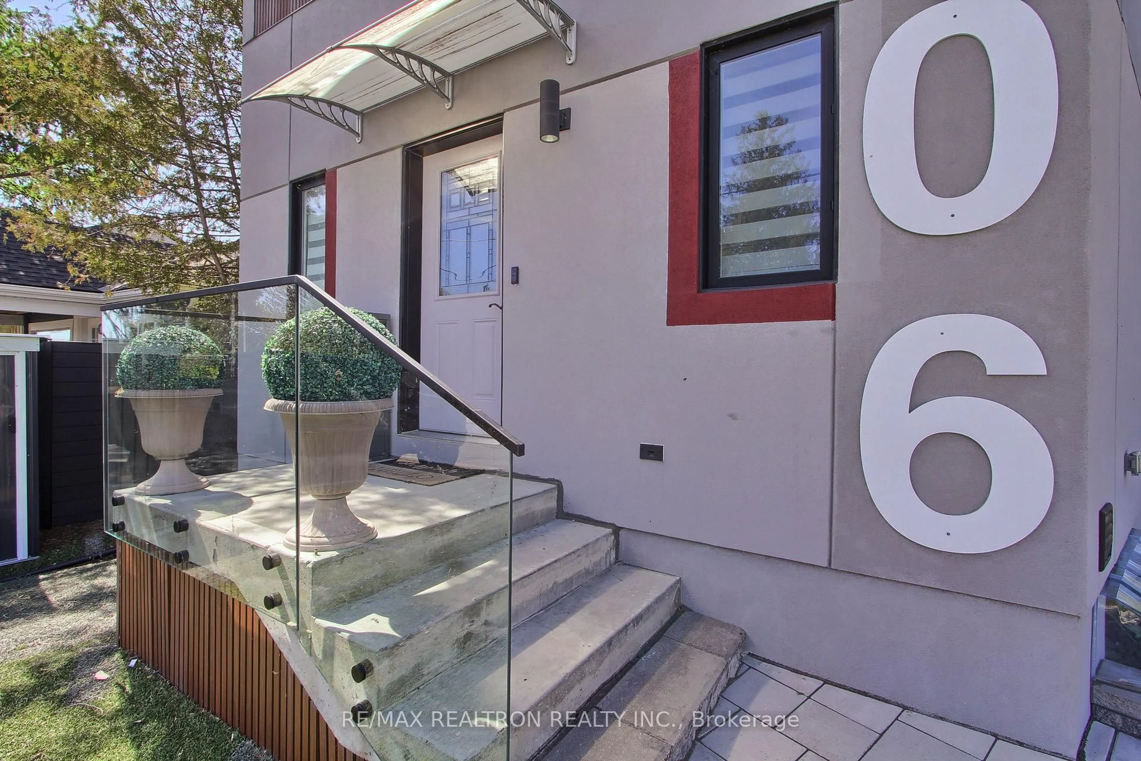 Unknown for 606 Annland St, Pickering Ontario L1W 1A7