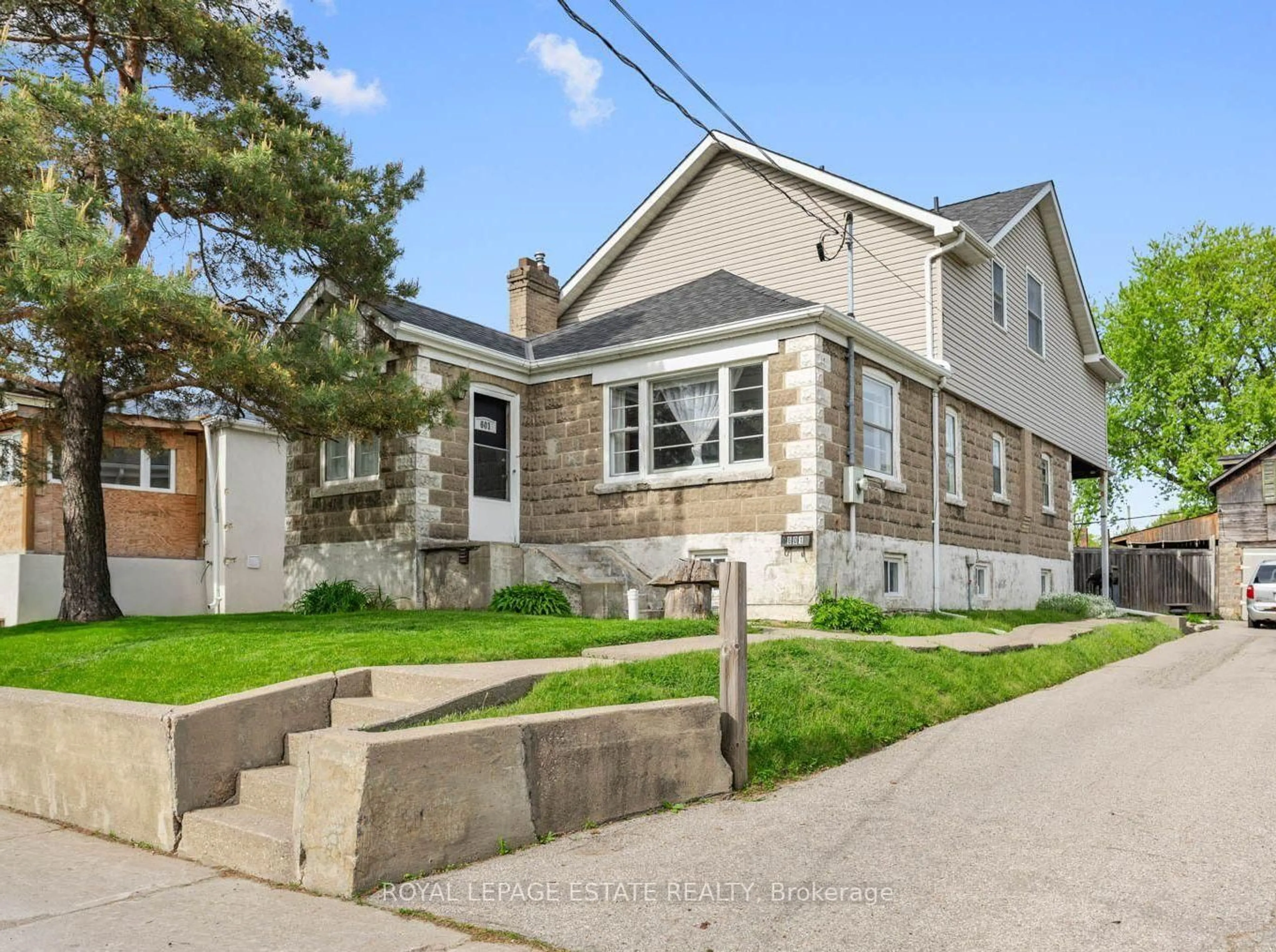 Home with brick exterior material, street for 601 Pharmacy Ave, Toronto Ontario M1L 3H1
