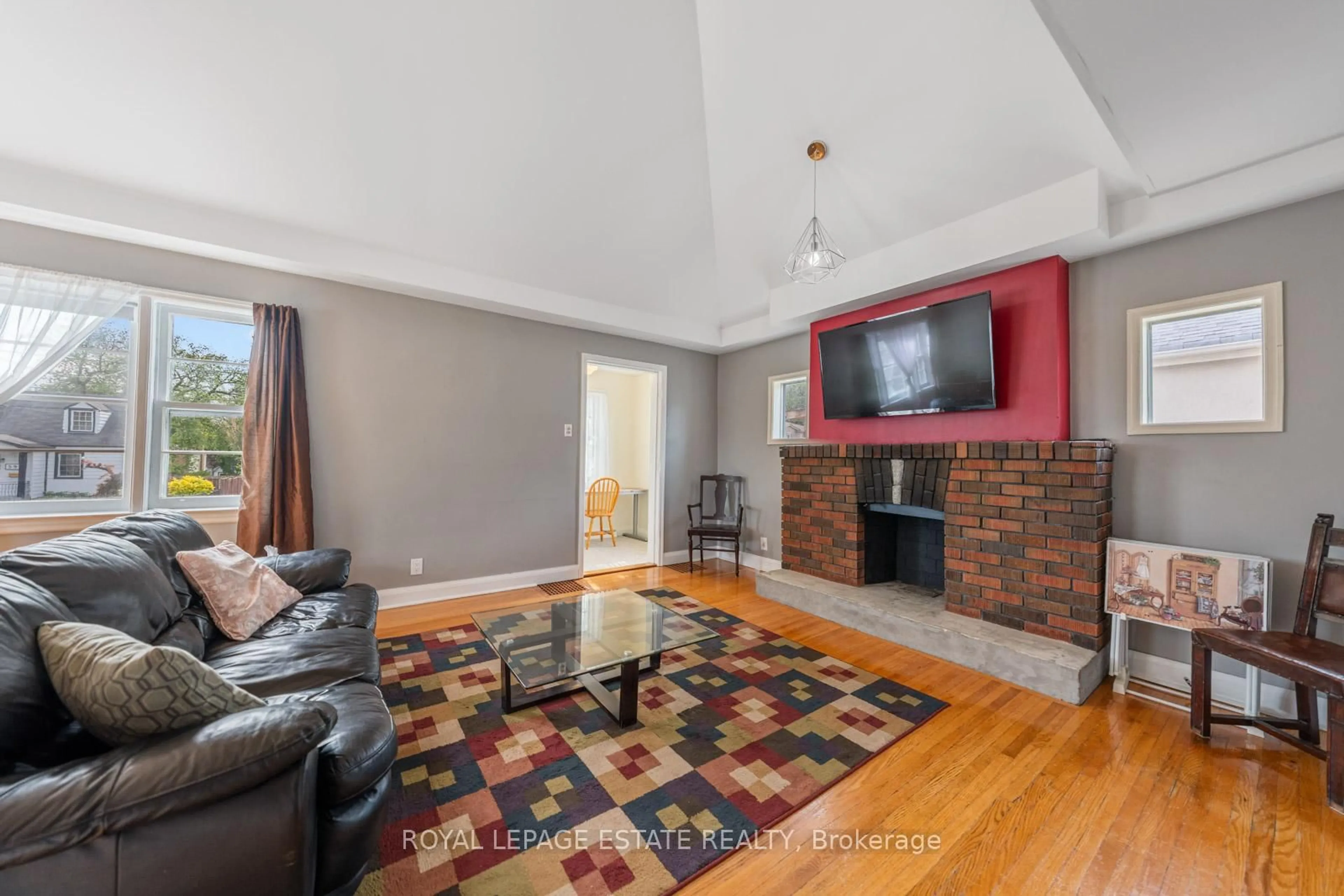Living room with furniture, unknown for 601 Pharmacy Ave, Toronto Ontario M1L 3H1